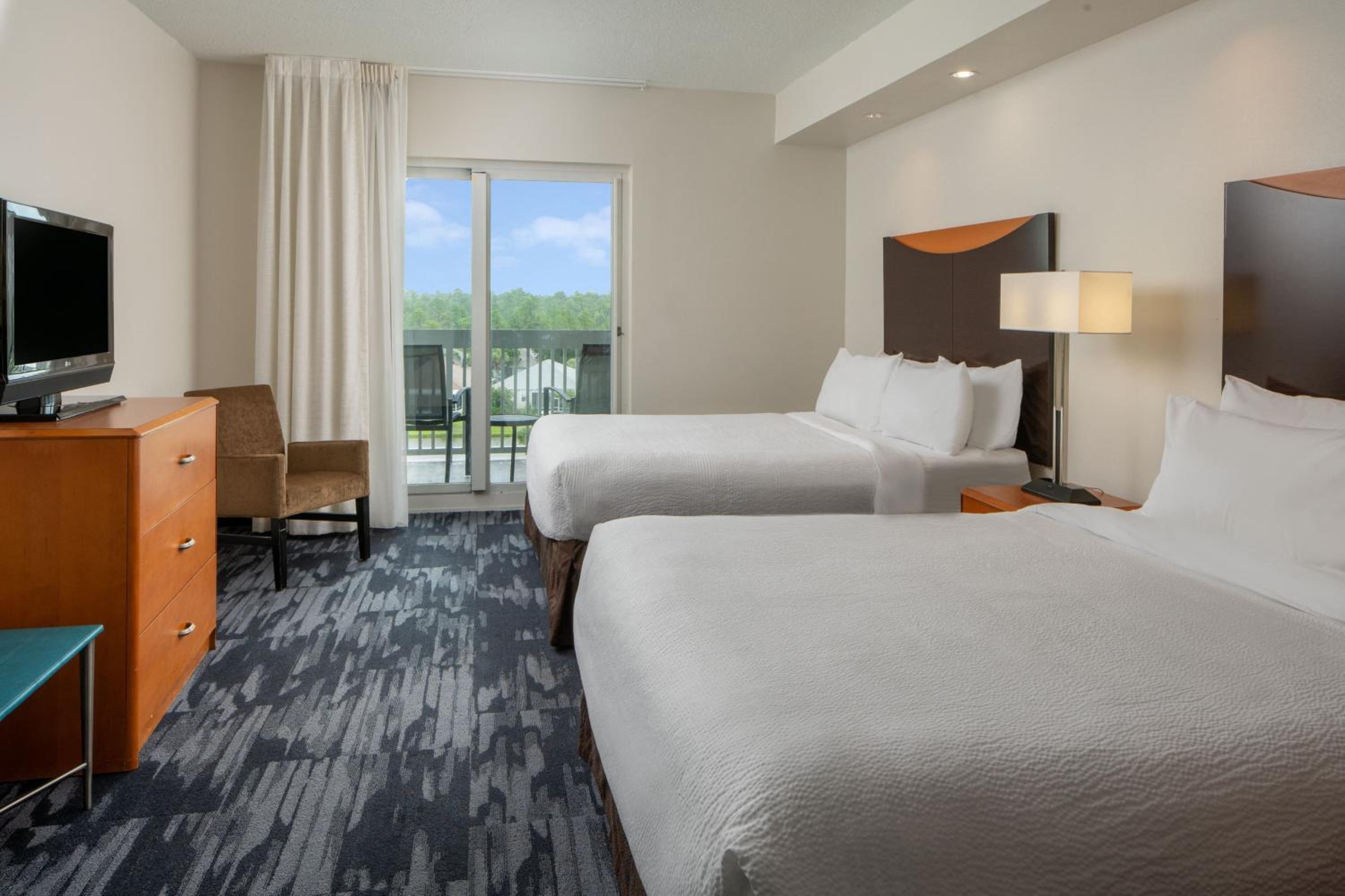 Queen Suite with Two Queen Beds, Balcony and Sofa Bed - Photo 1