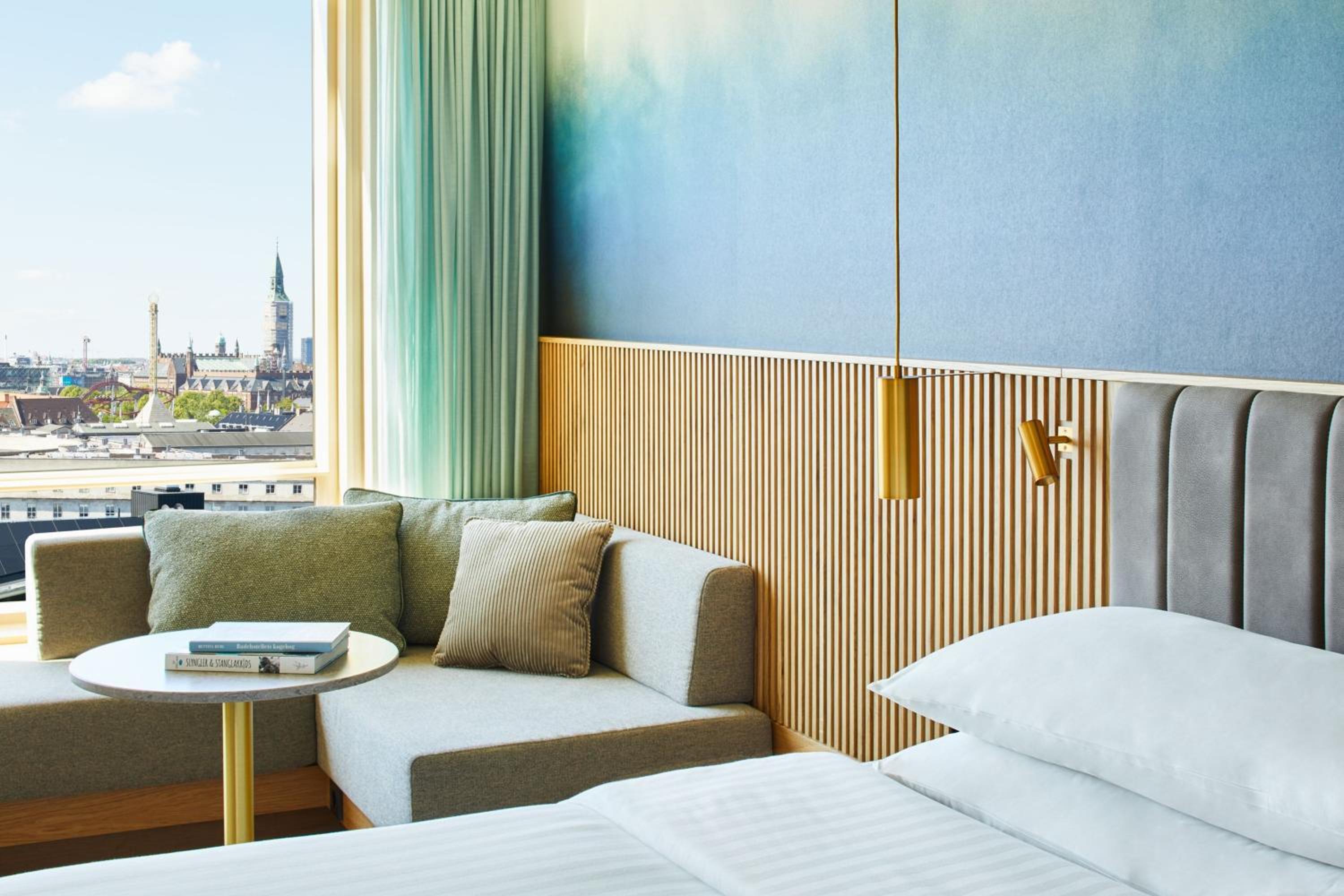Executive Room, 1 King, City view thumbnail 5