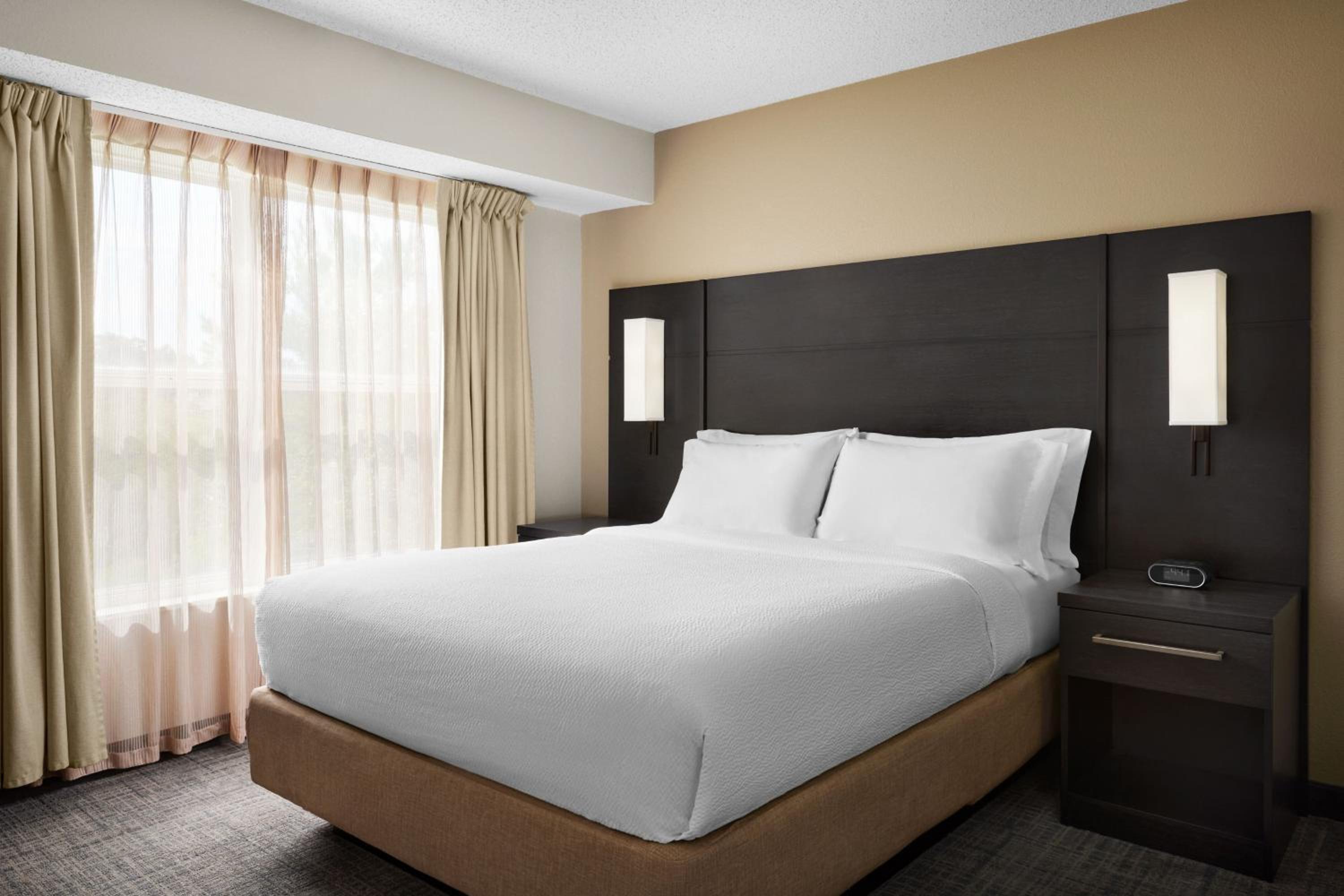 One-Bedroom Suite - Photo 2