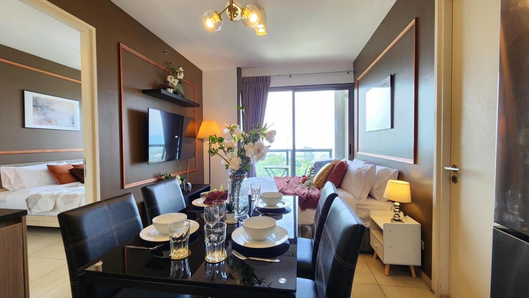 Three-Bedroom Apartment - High Floor photo 2
