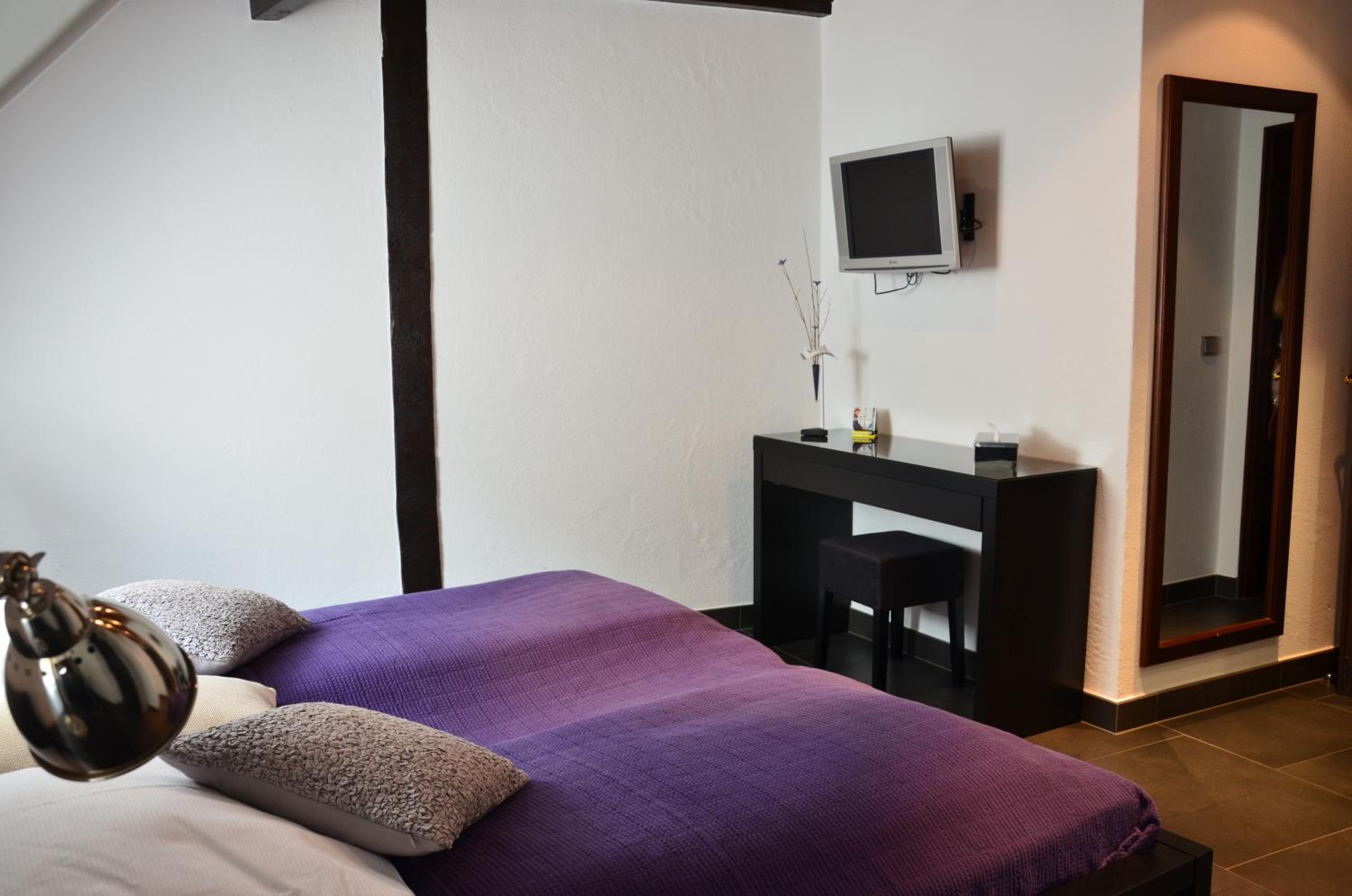 Double or Twin Room - Photo 10