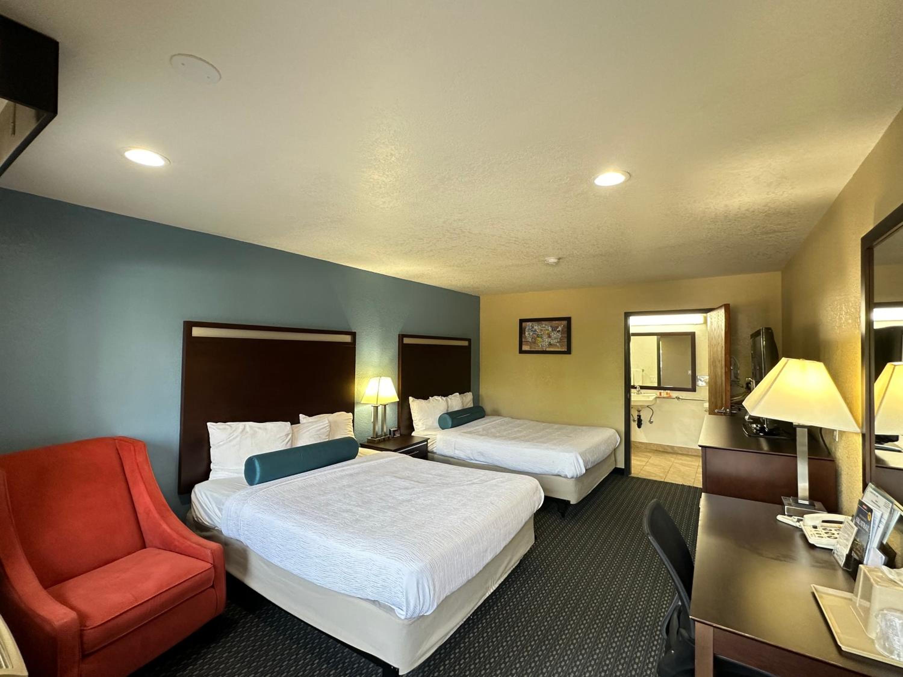 Queen Room - Disability Access - Photo 6