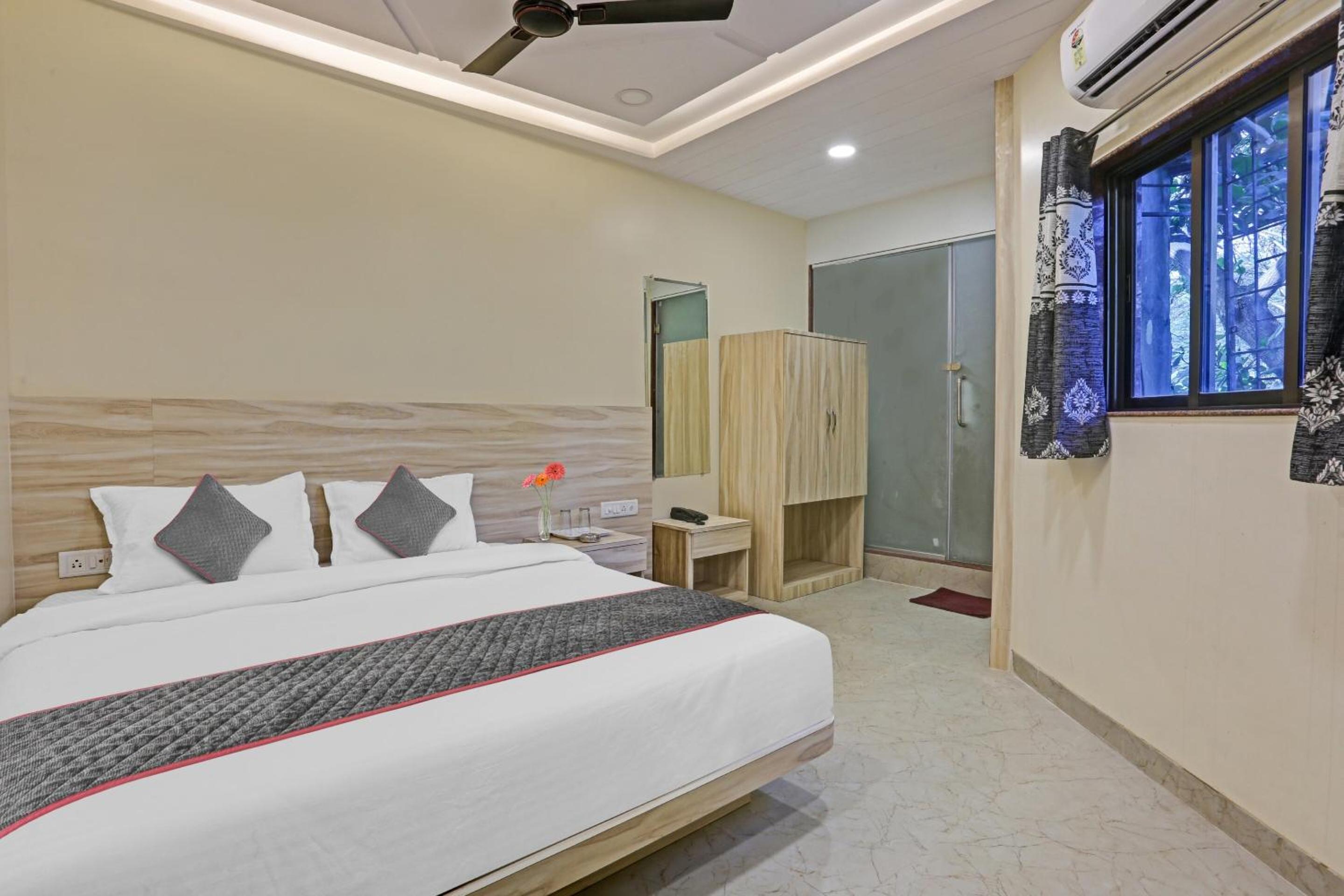 Classic Triple Room - Photo 16