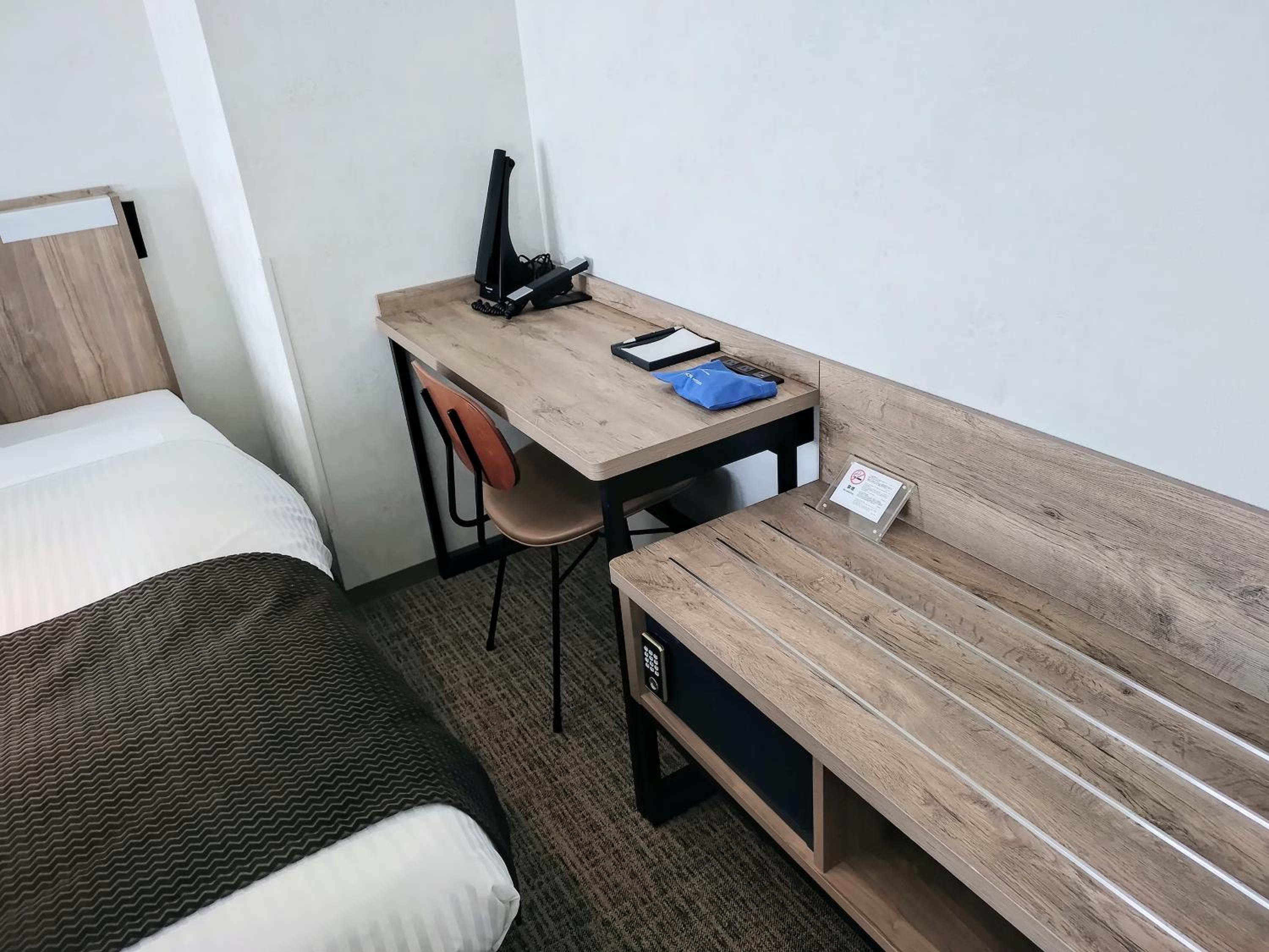 Deluxe Family Room with Kitchen - Non-Smoking - House Keeping is Optional with Additional Cost photo 2