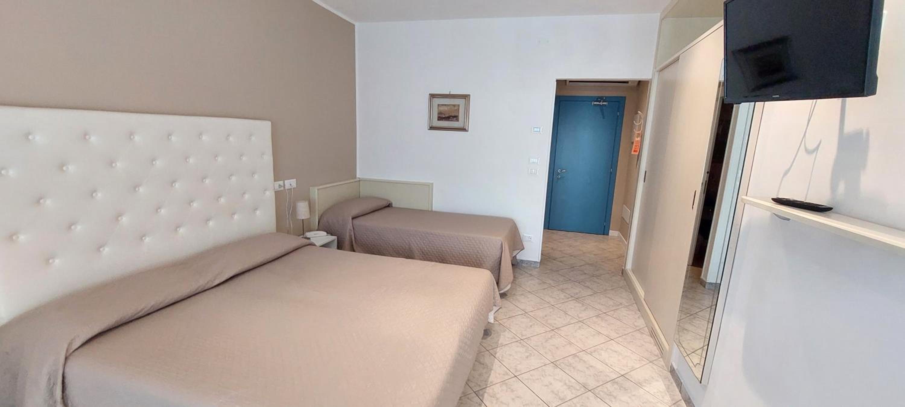 Classic Triple Room - Photo 2