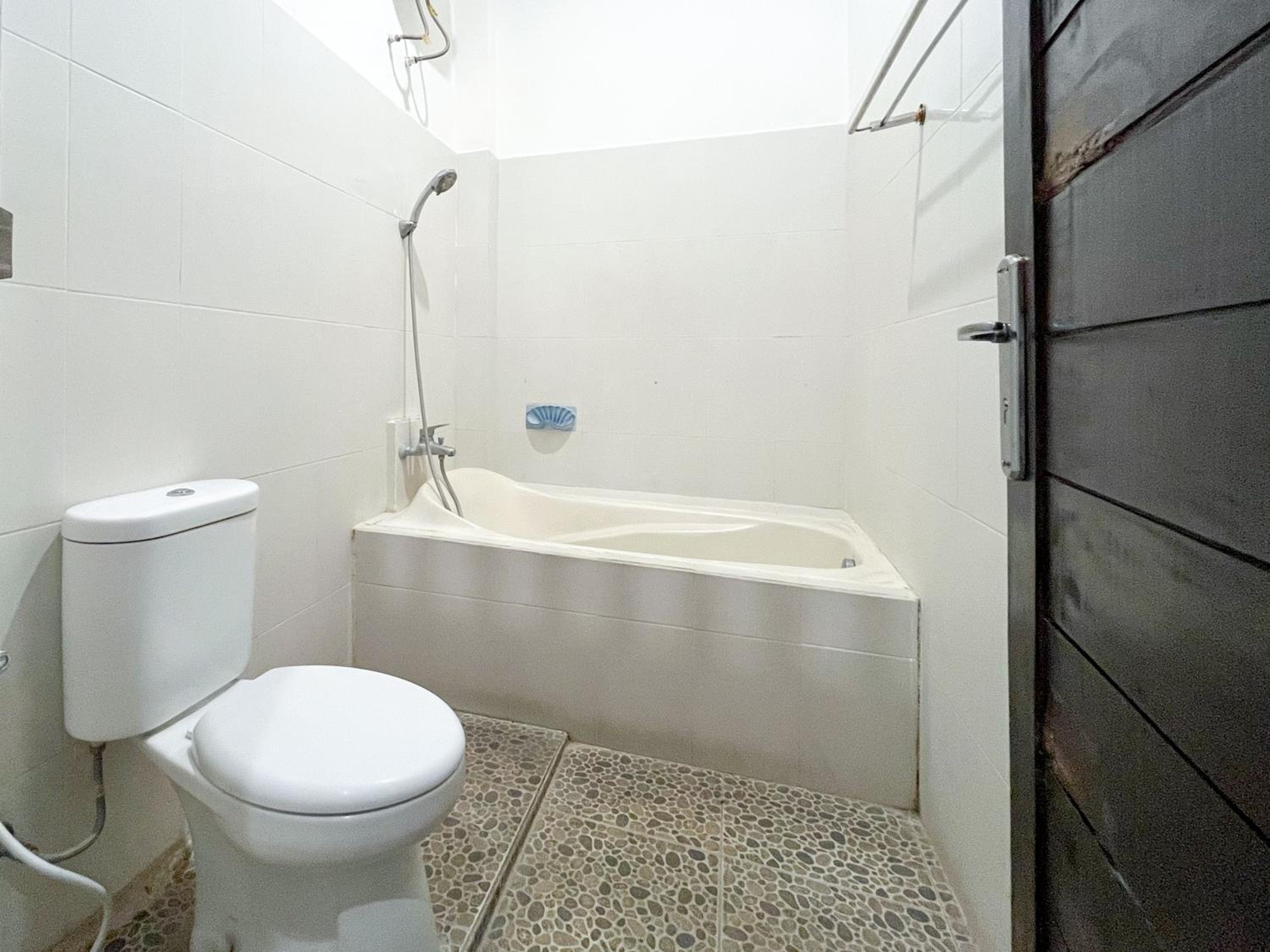 Standard Double Room - Photo 10