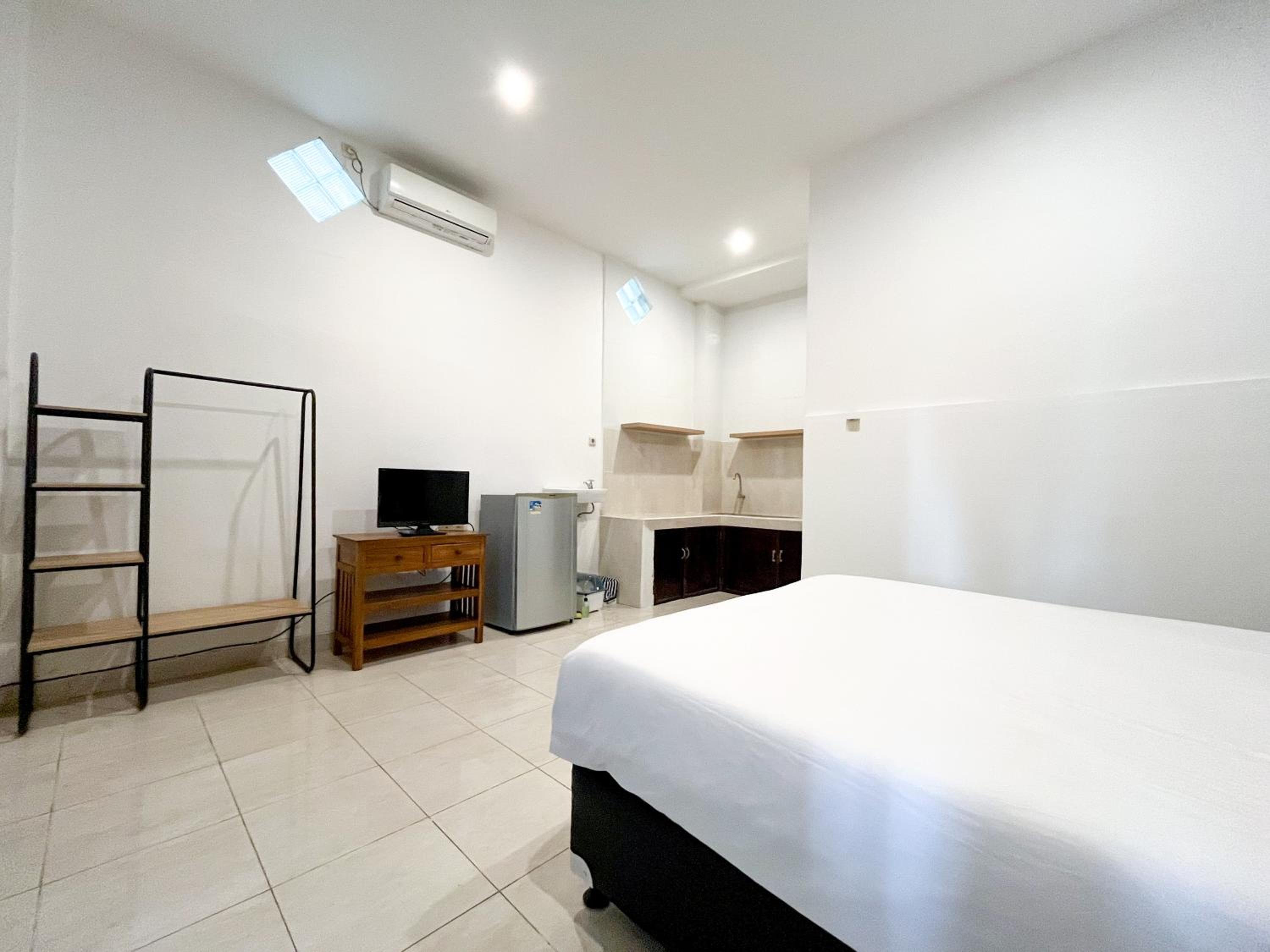 Standard Double Room - Photo 12