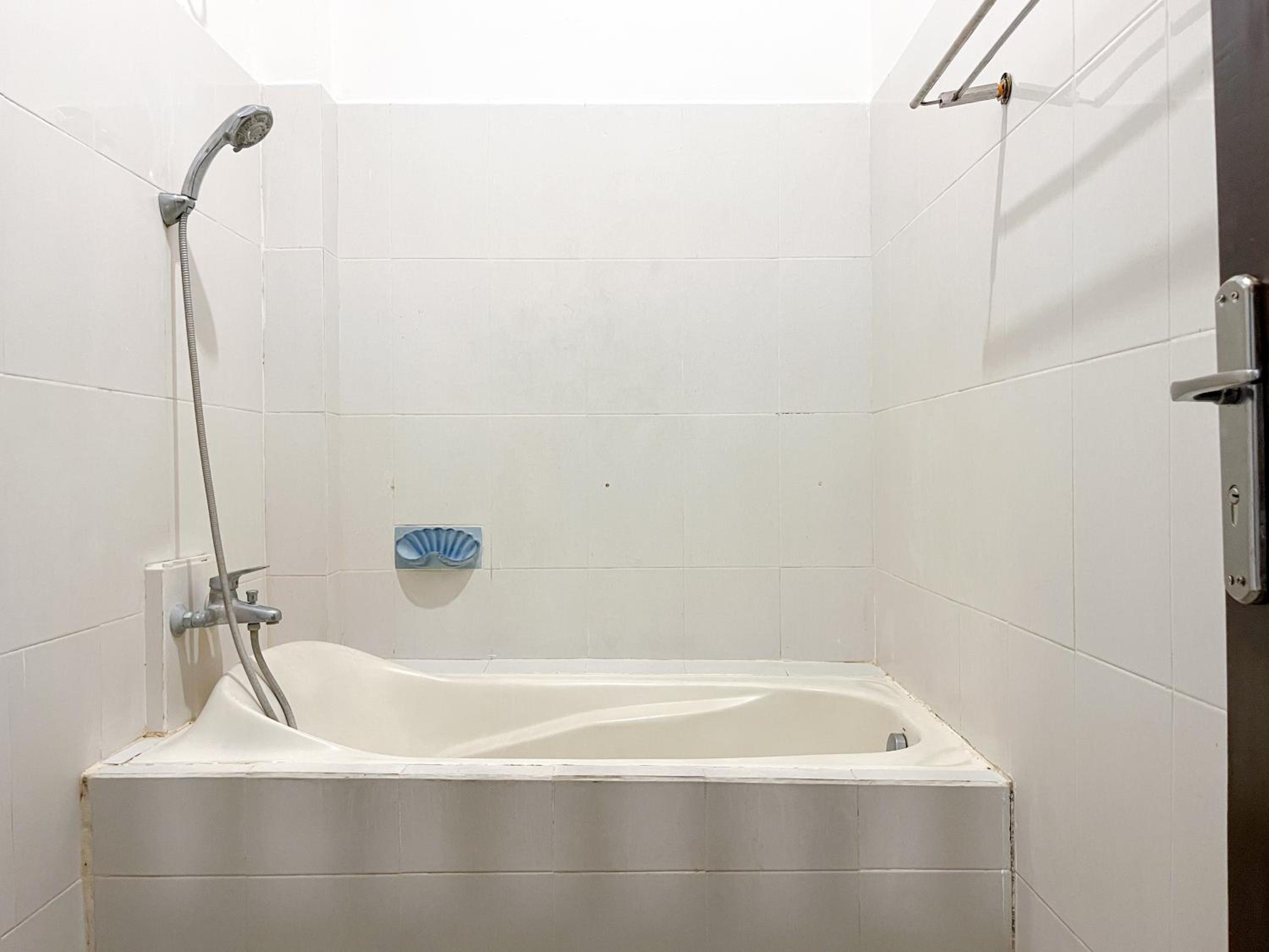 Standard Double Room - Photo 17