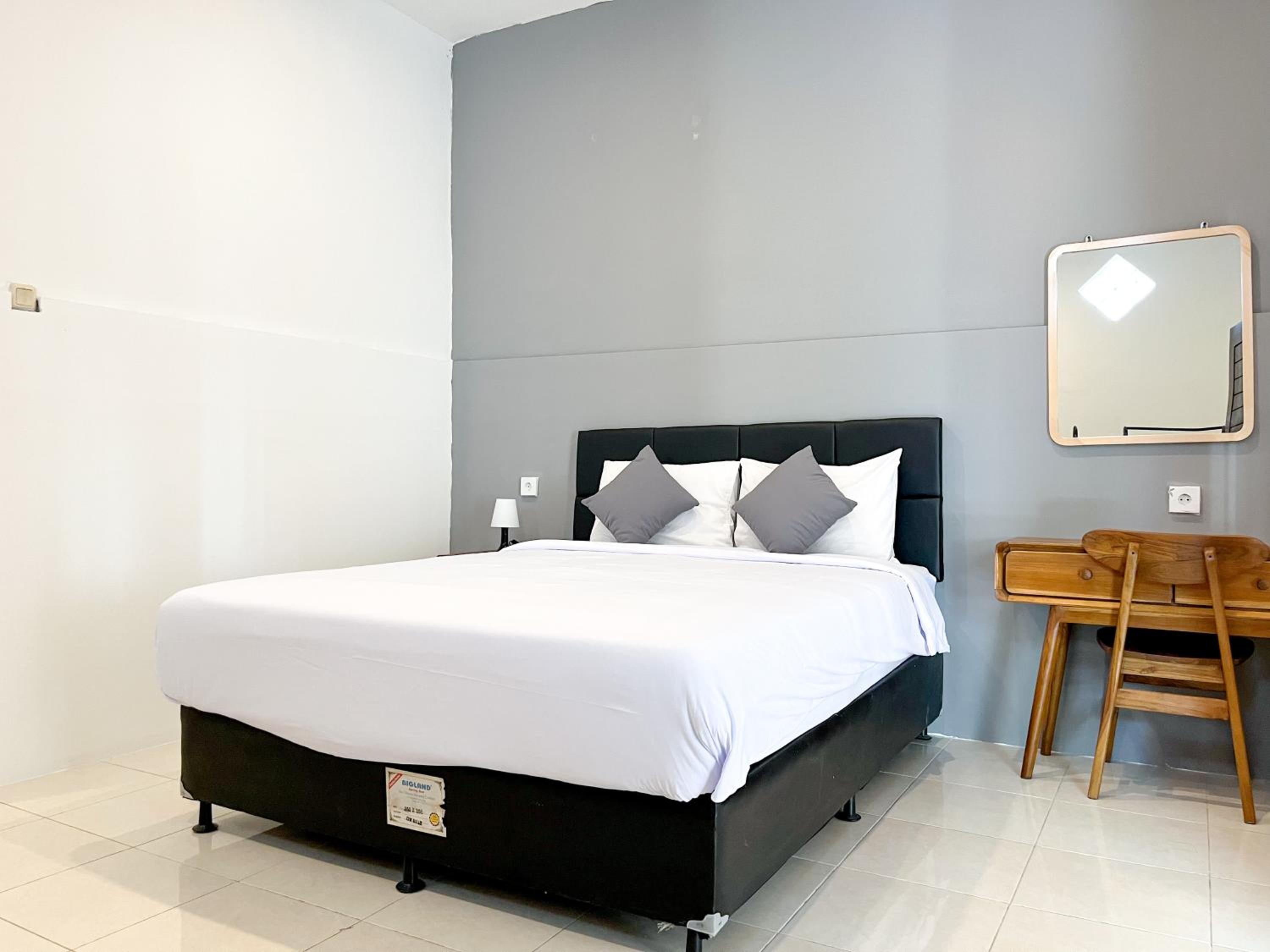 Standard Double Room - Photo 11