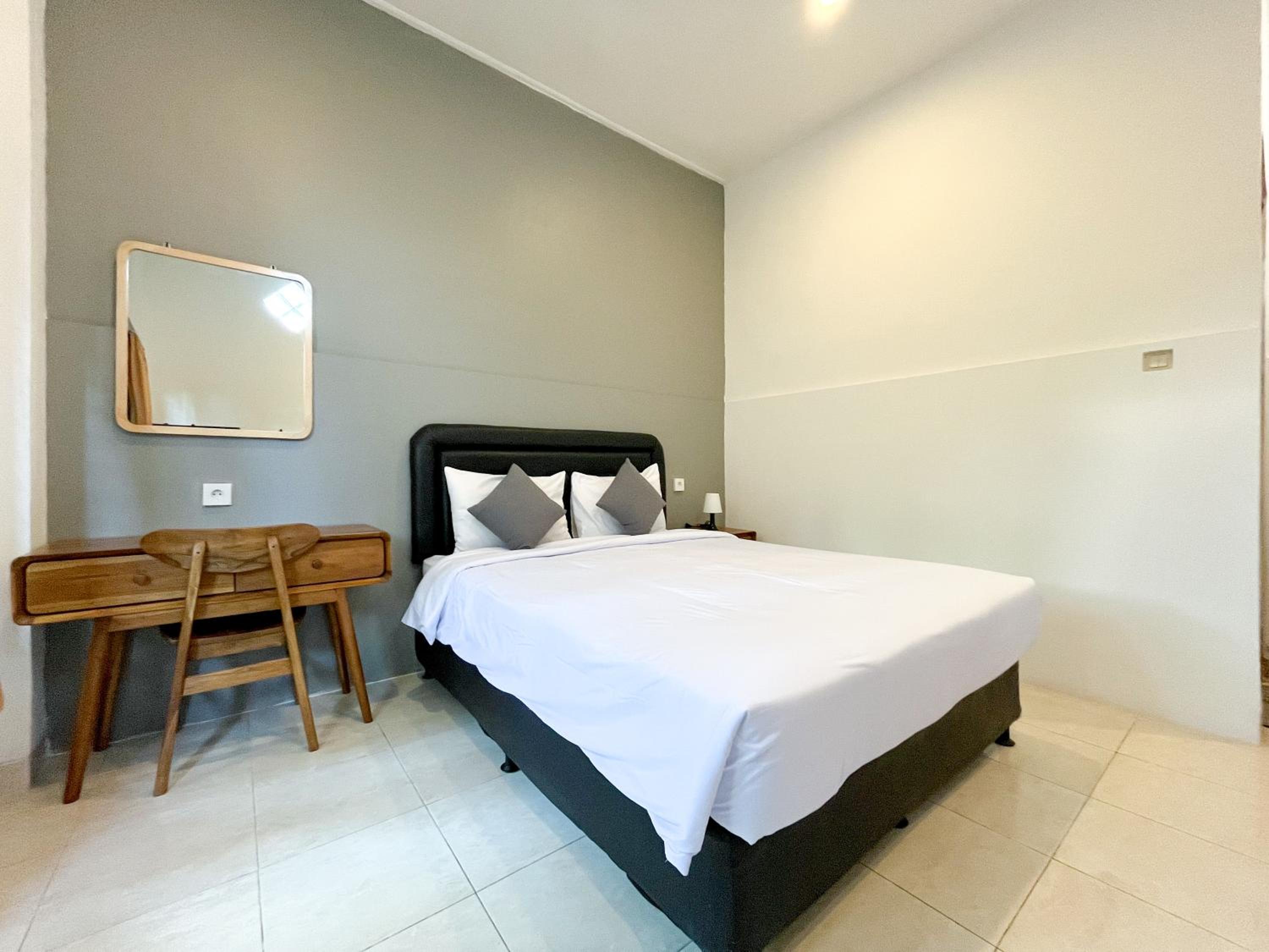 Standard Double Room - Photo 16