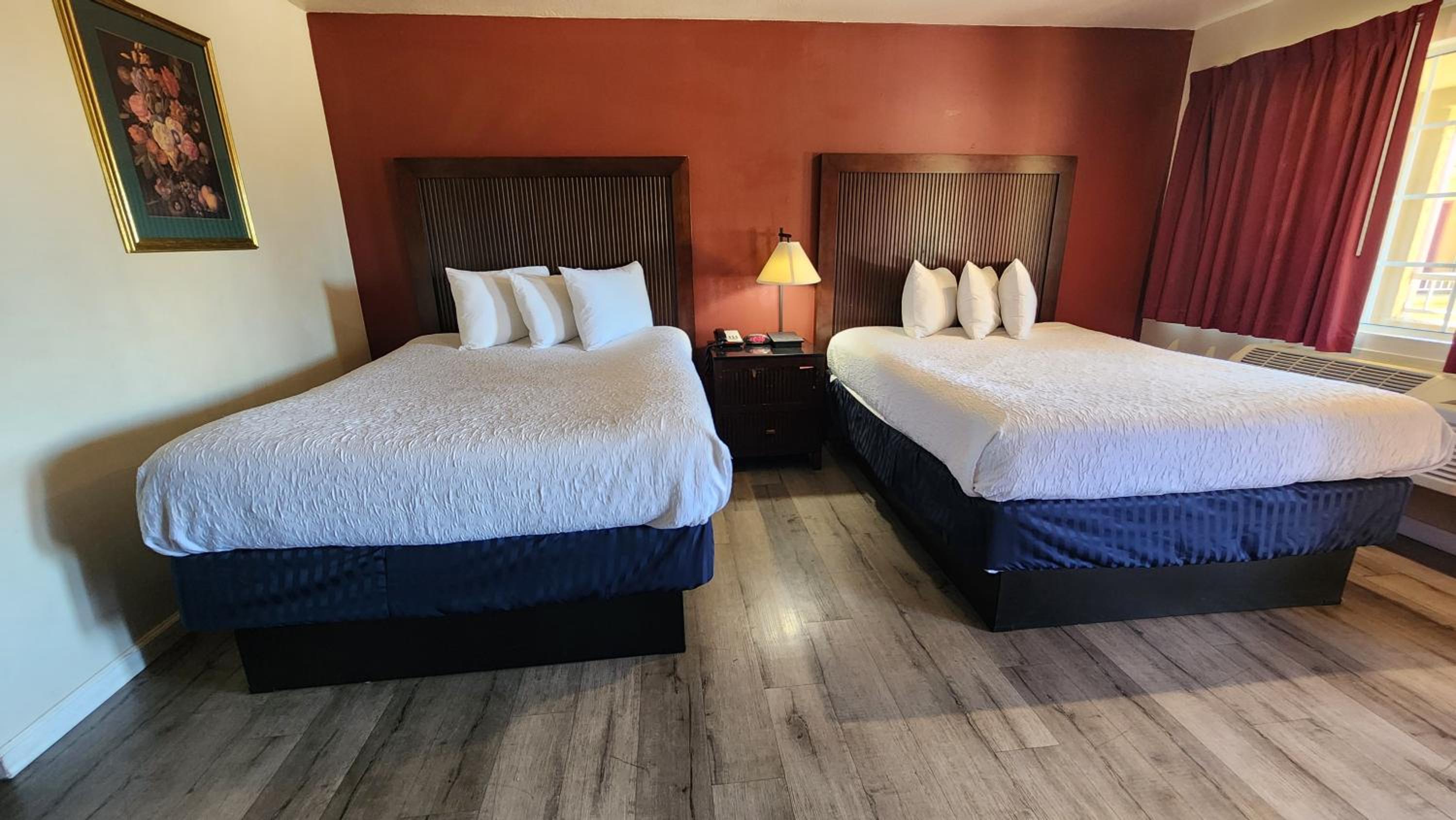 Queen Room with Two Queen Beds - Non-Smoking - Photo 1