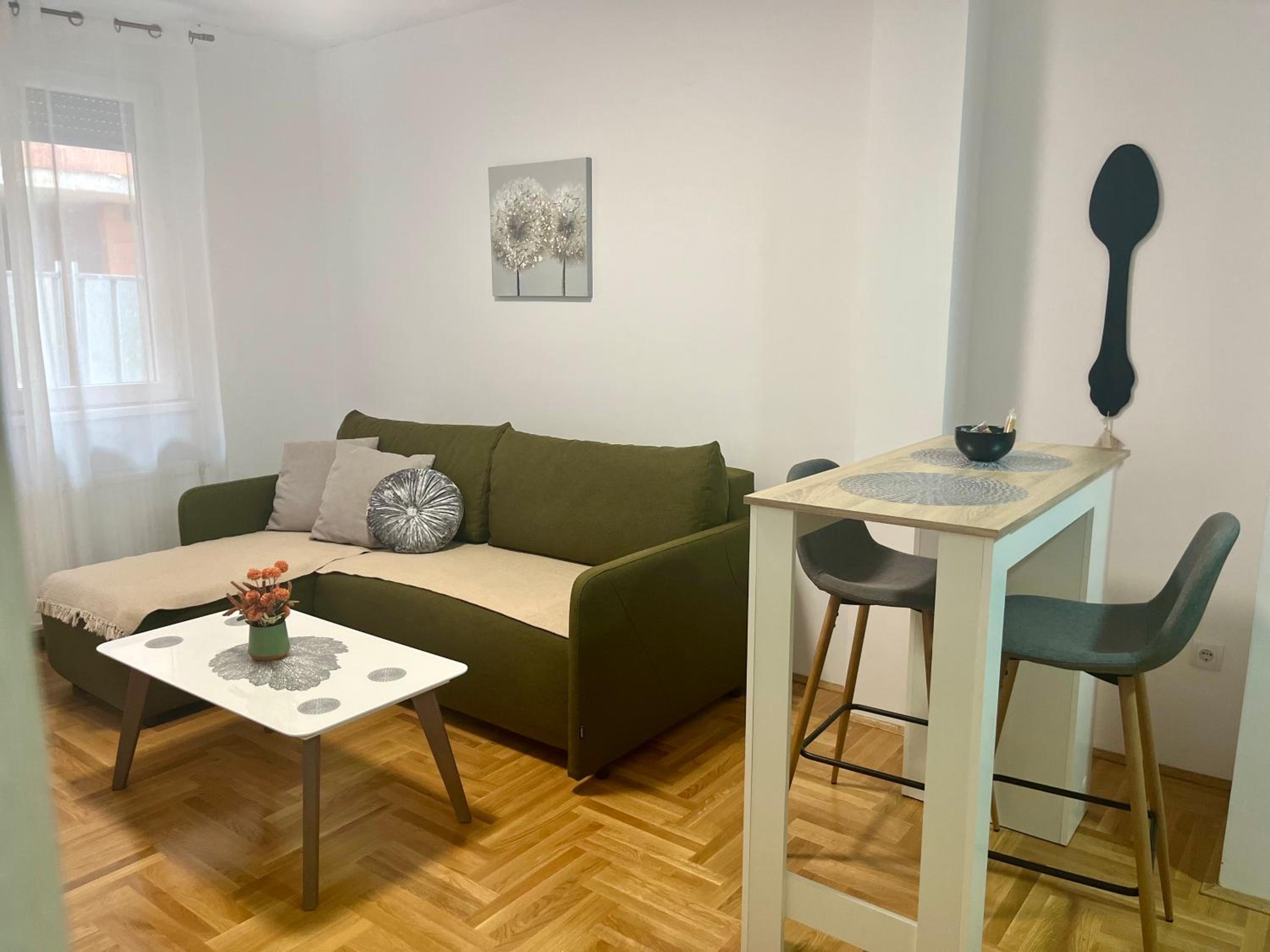 One-Bedroom Apartment photo 1