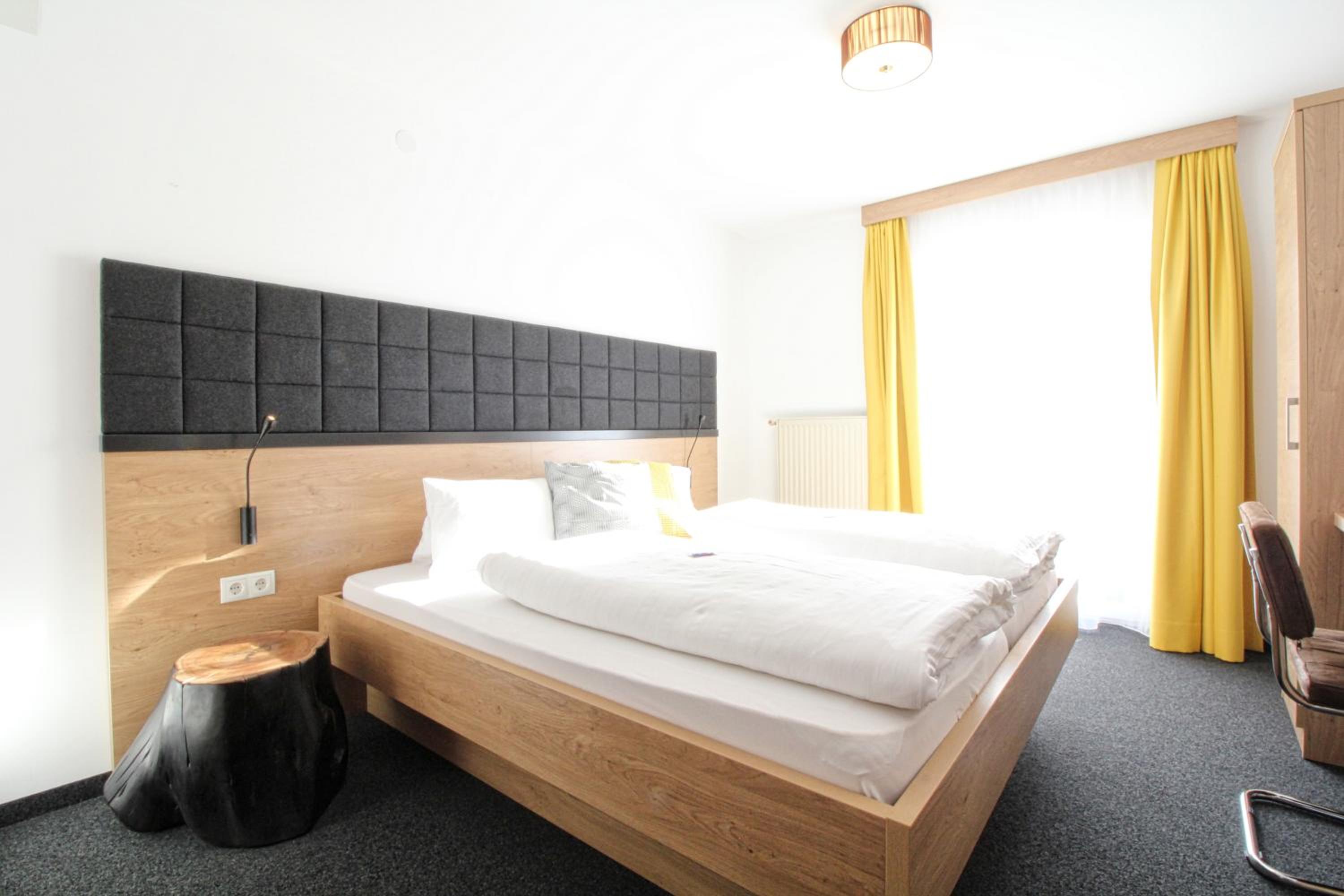 Standard Double Room - Photo 12