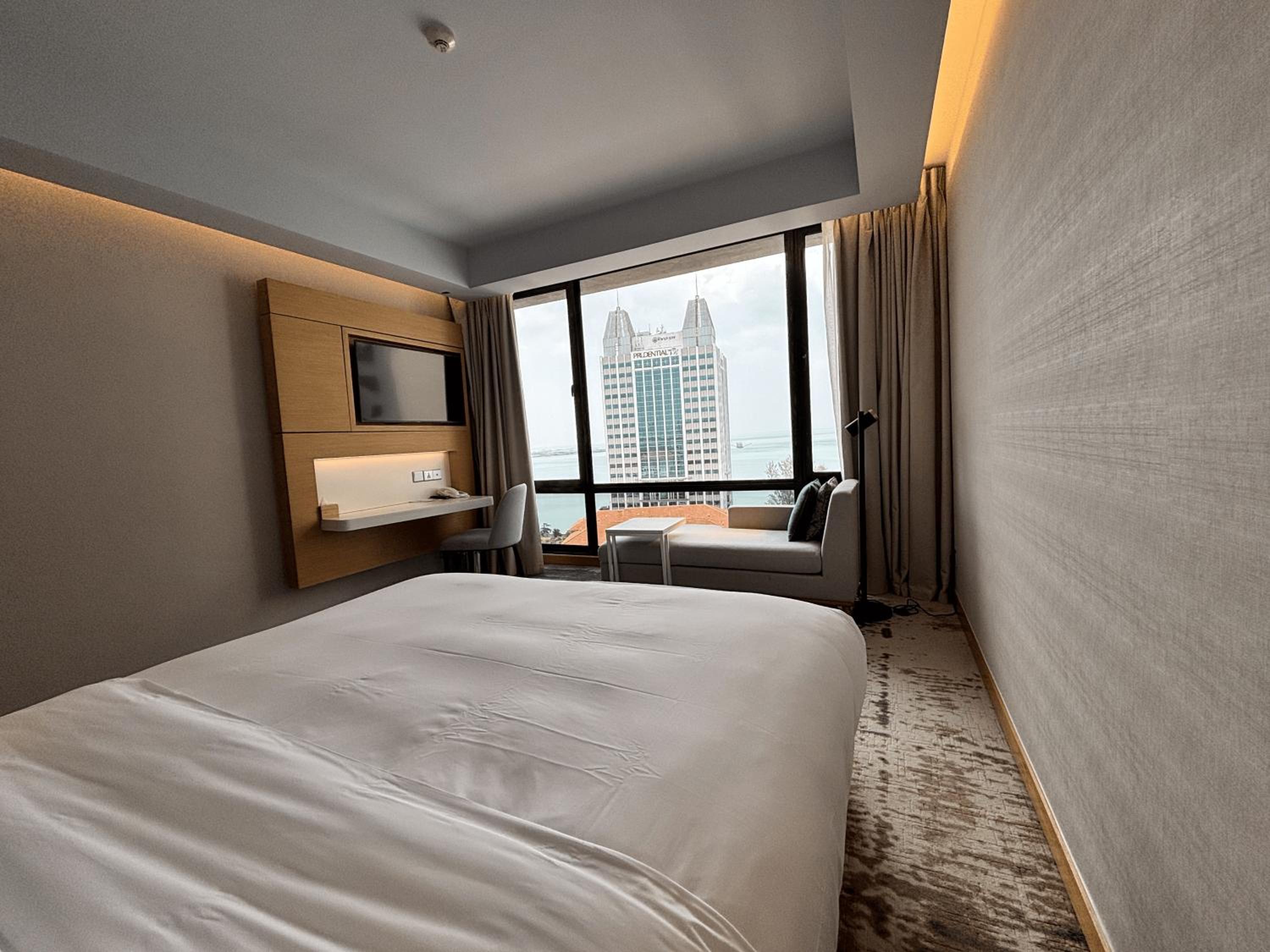 Deluxe Partial Seaview King