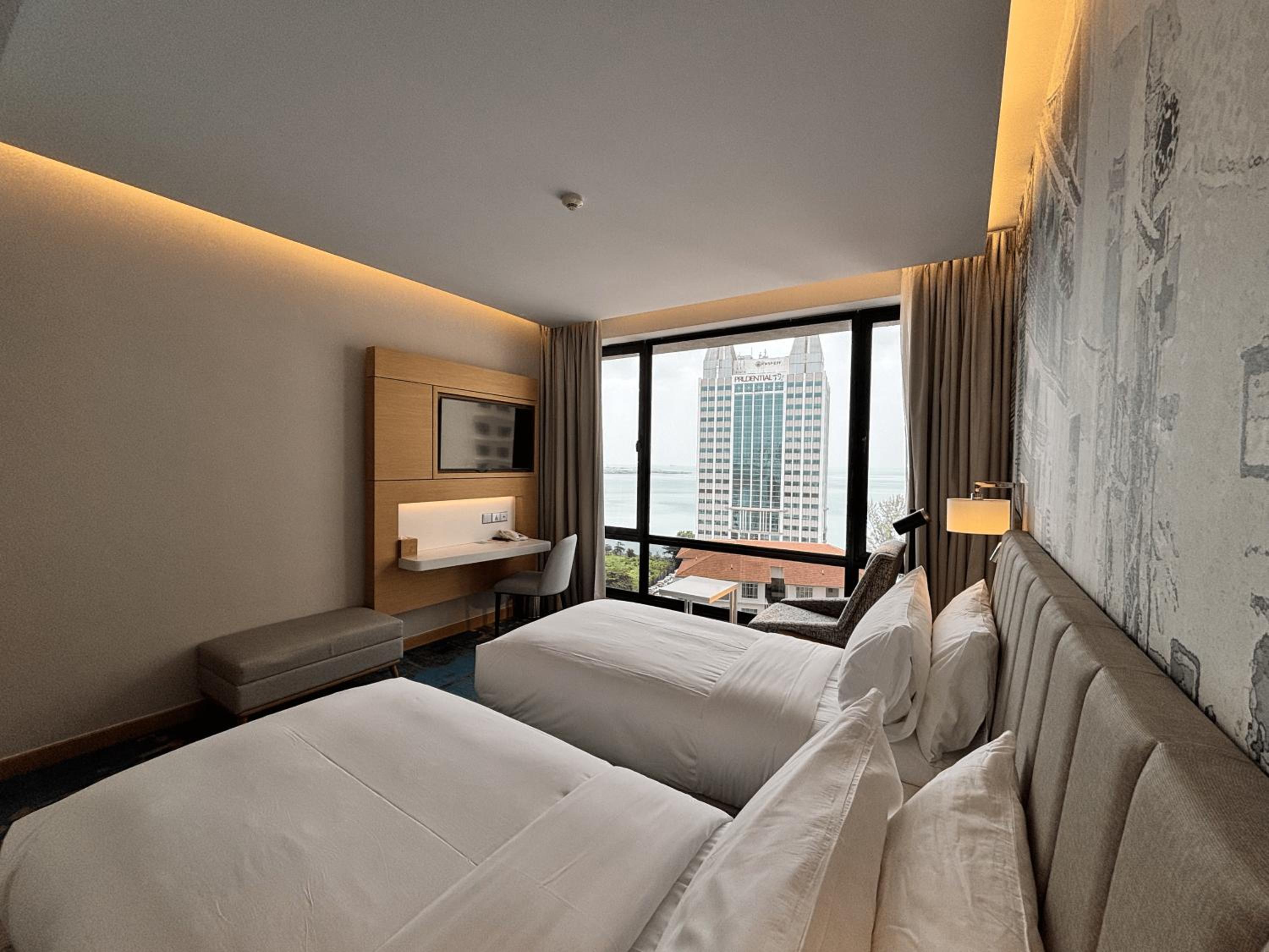 Deluxe Partial Seaview Twin