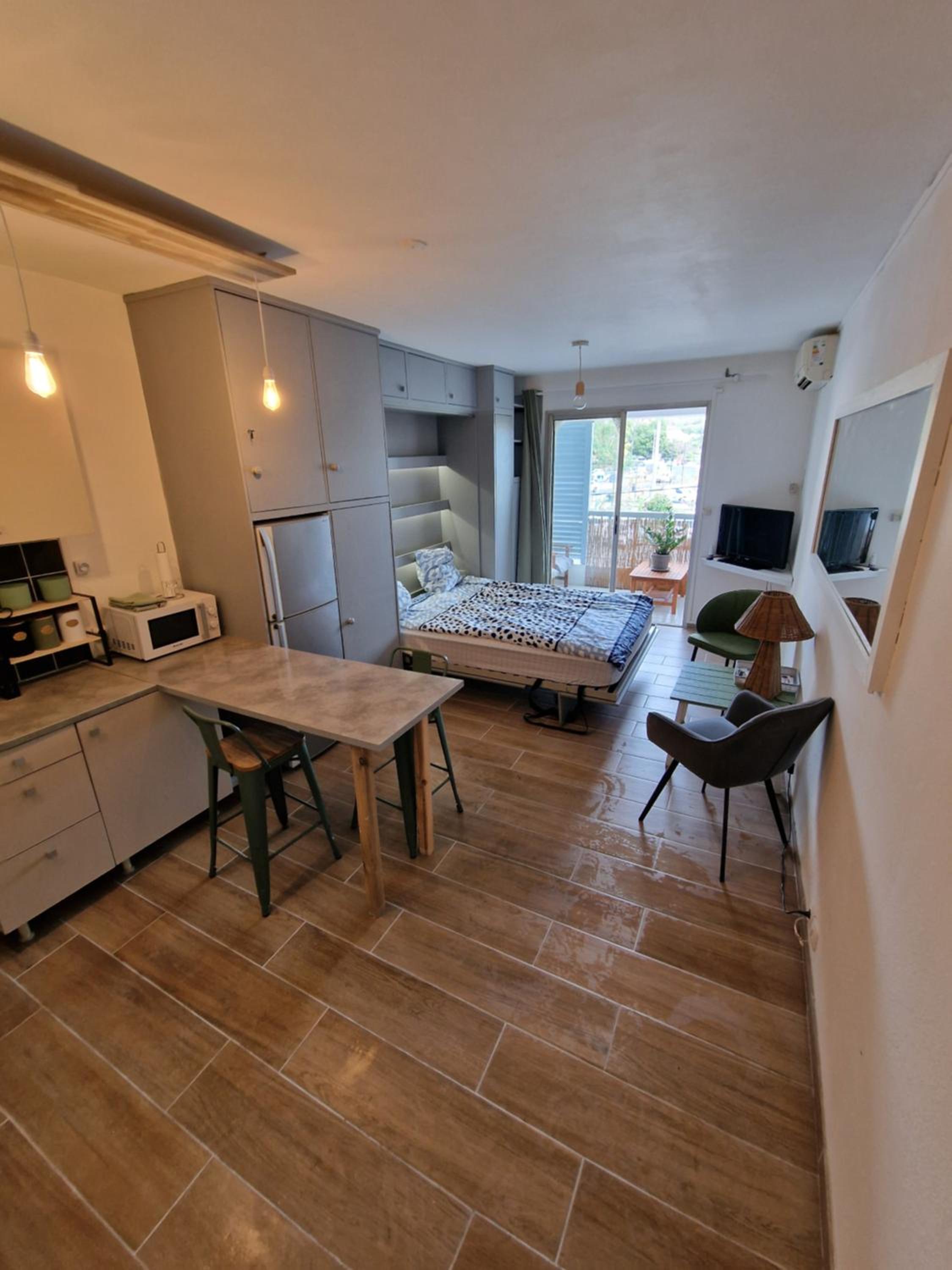 One-Bedroom Apartment