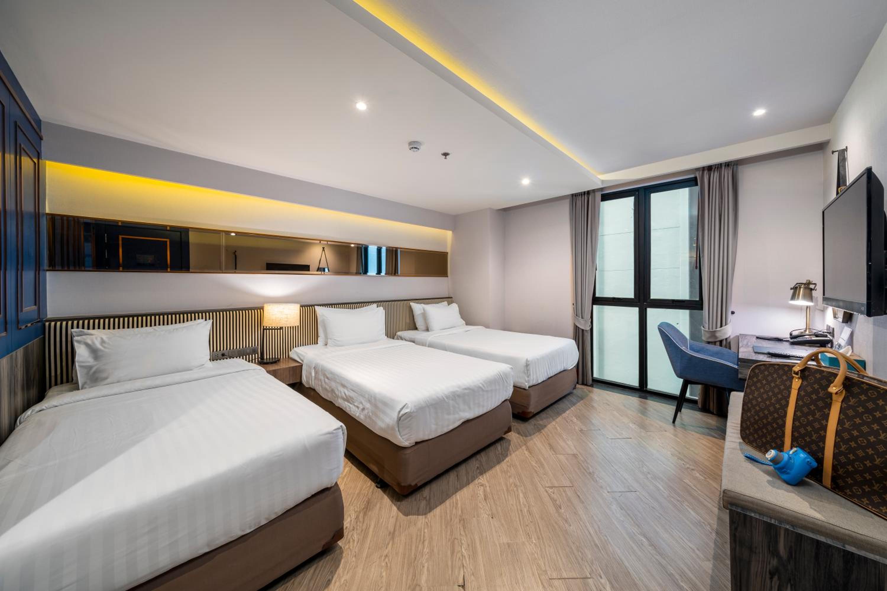 Deluxe Triple Room with 3 Adults Occupancy (Non Smoking) photo 2