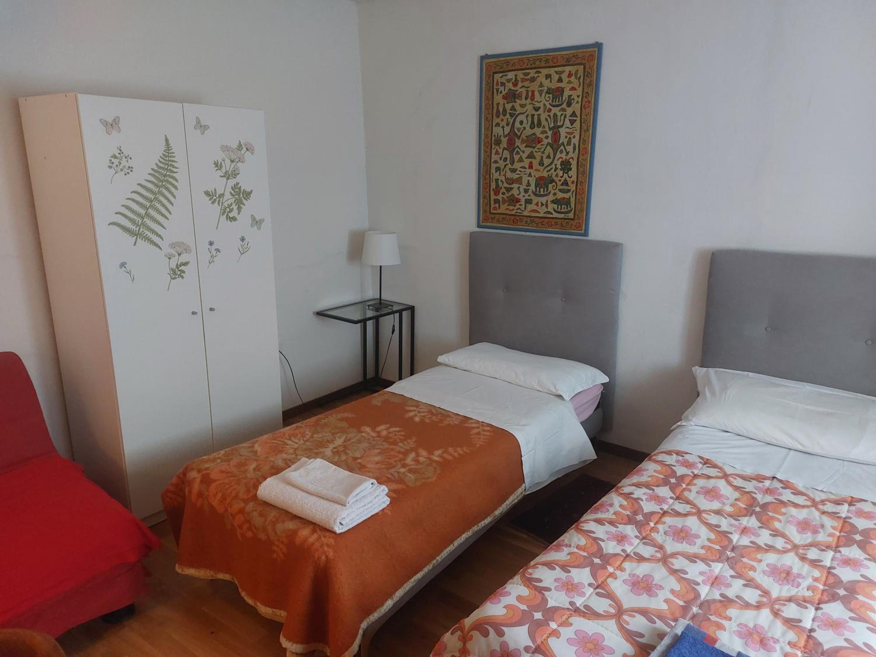 Twin Room with Extra Bed - Photo 1