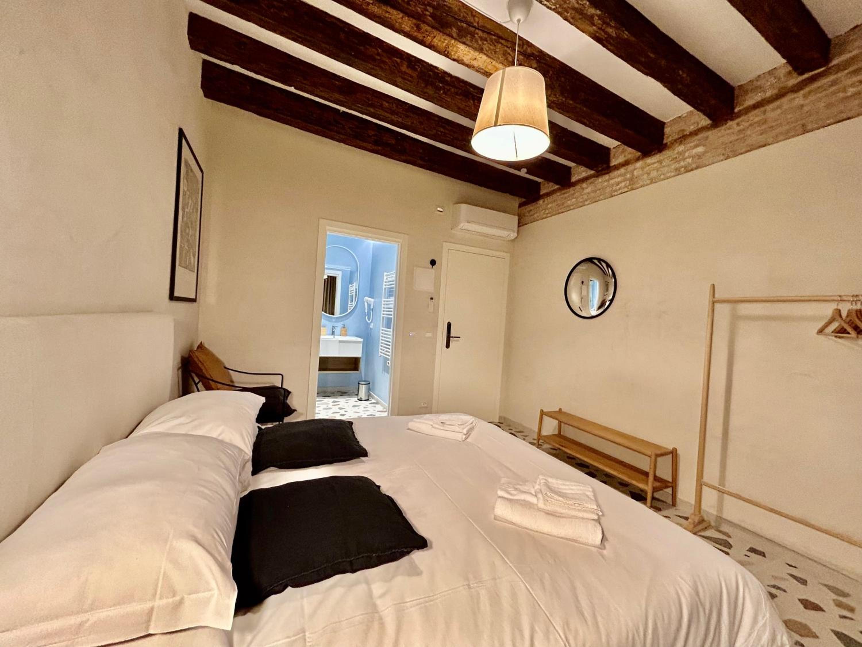 Double Room with Private Bathroom photo 3