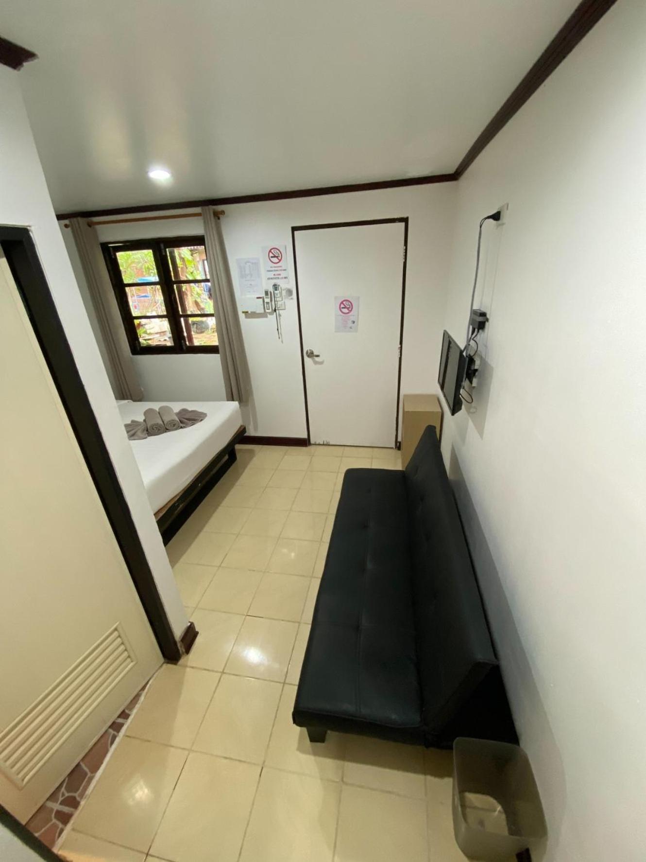 Standard Double Room with Air Condition - Photo 8