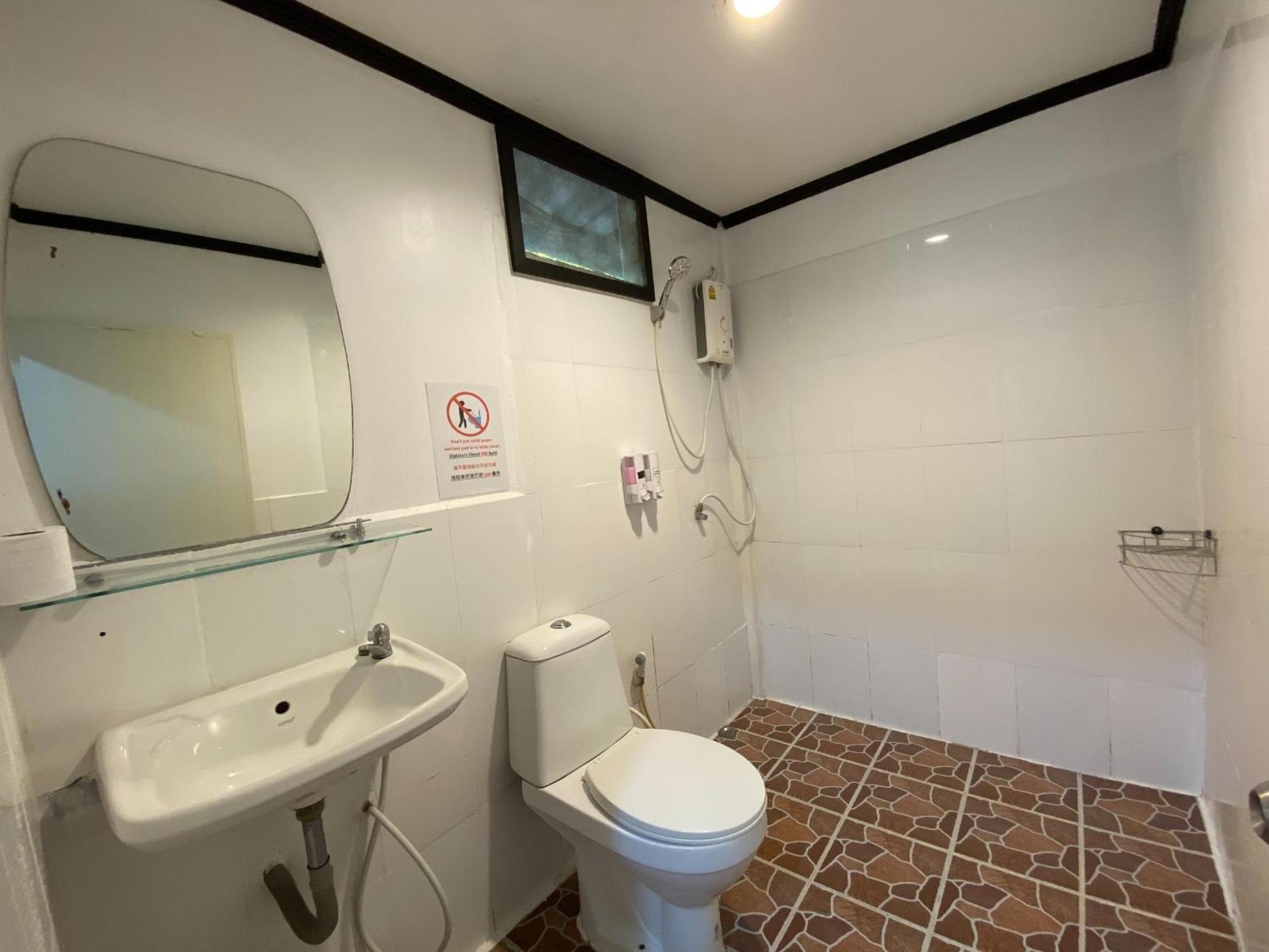 Standard Double Room with Air Condition - Photo 10