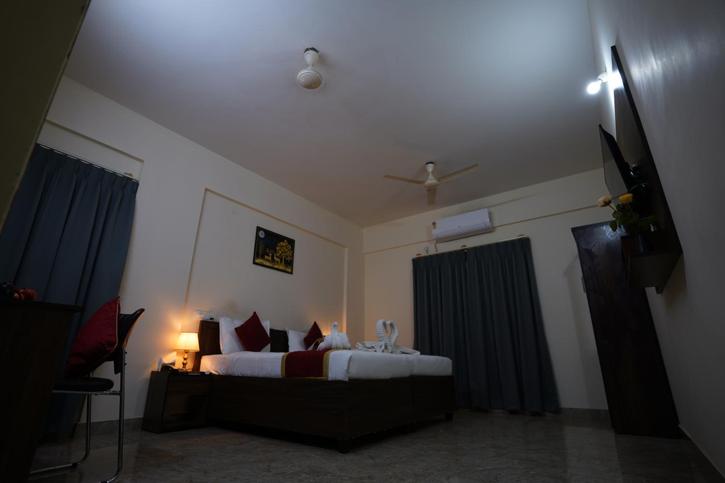 Deluxe Room - Photo 24