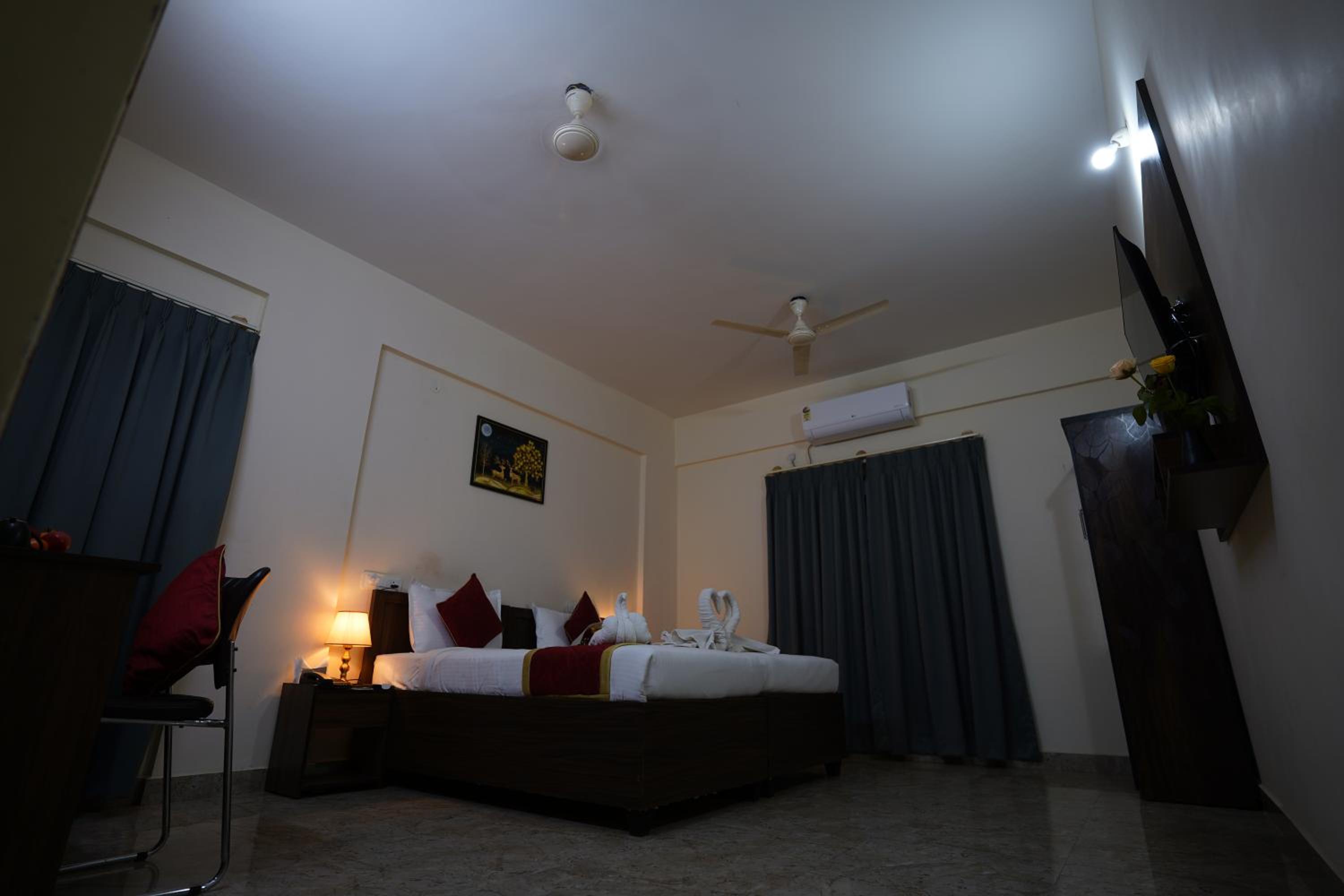 Deluxe Room - Photo 25