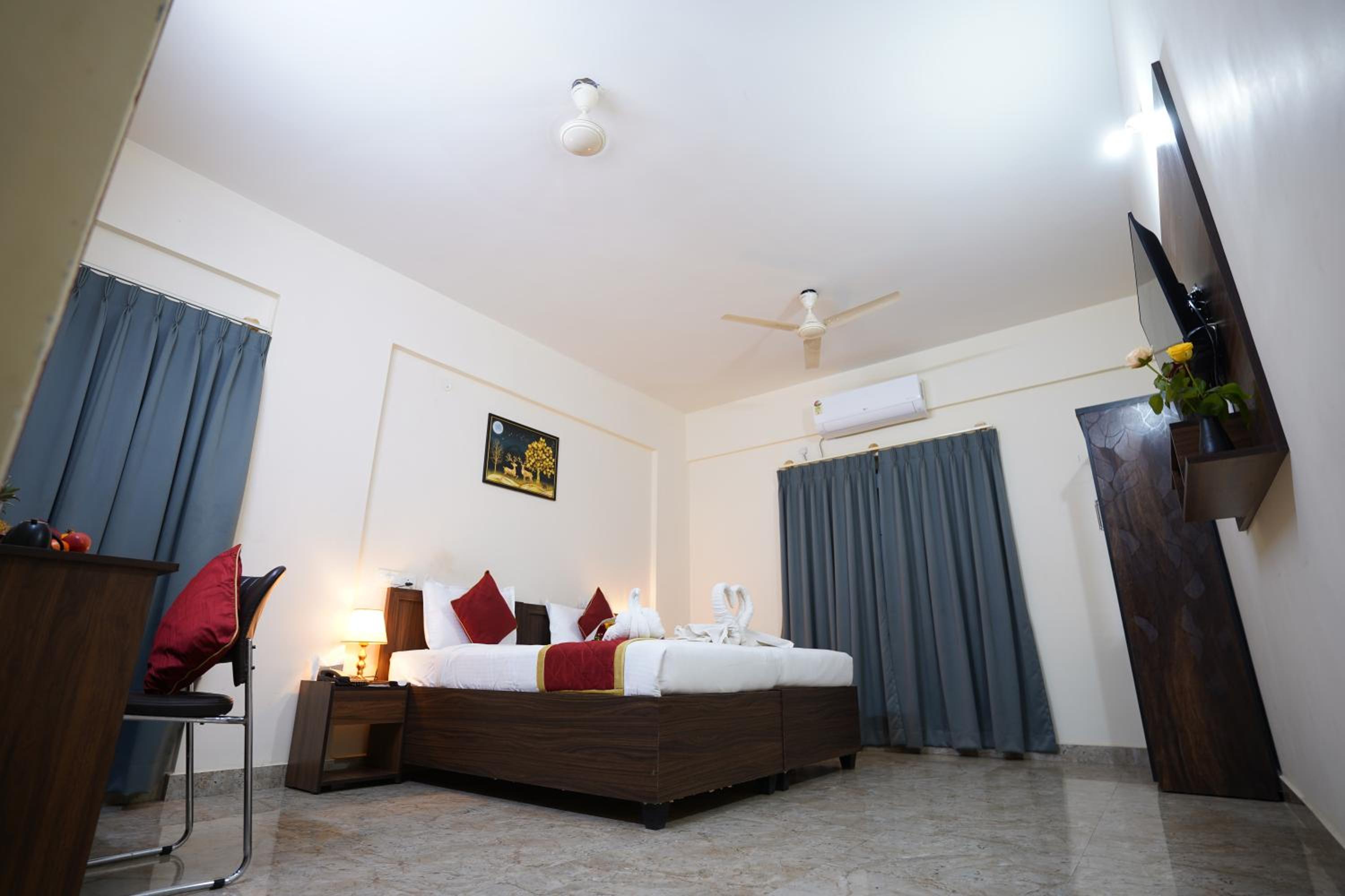 Deluxe Room - Photo 22