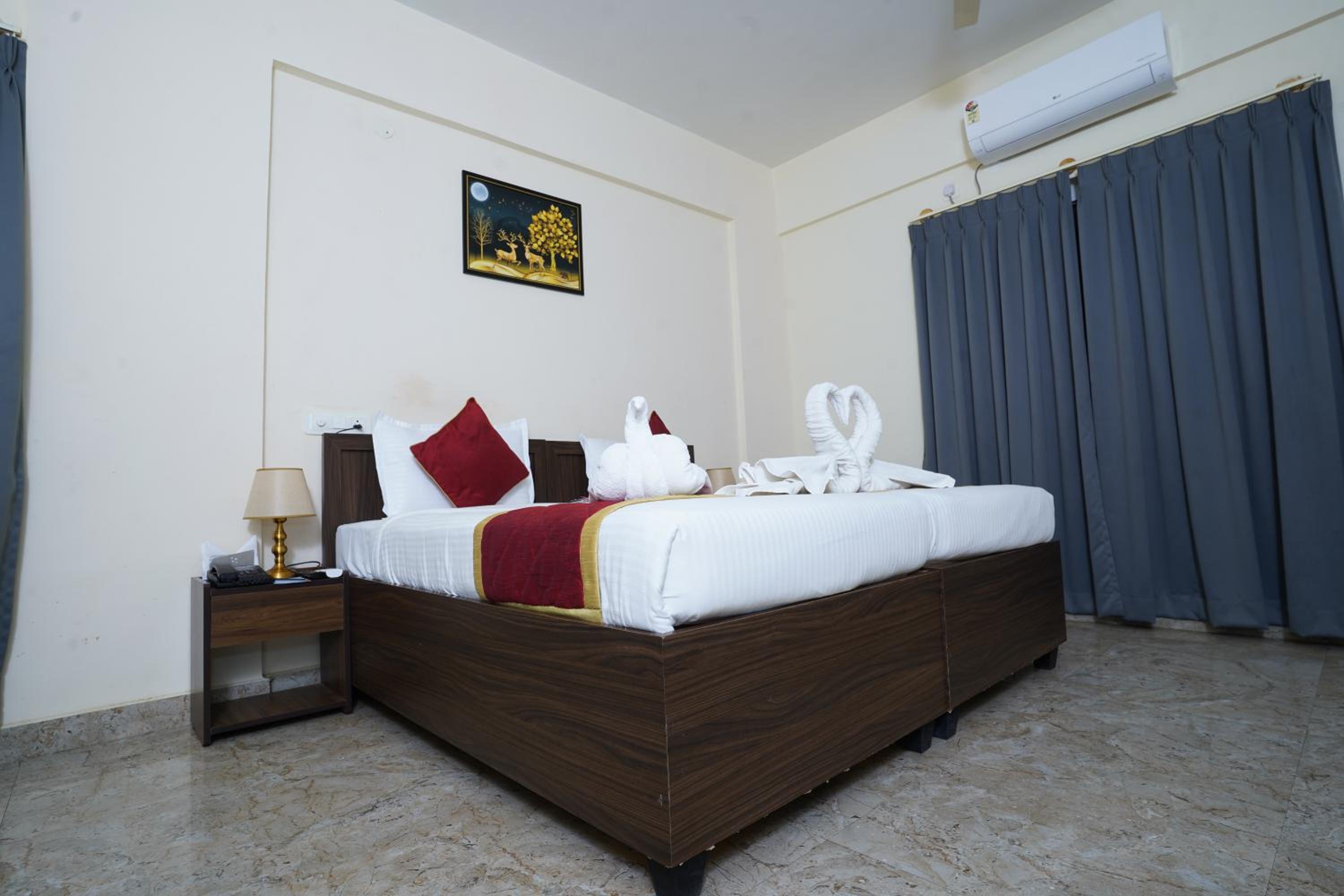 Deluxe Room - Photo 13
