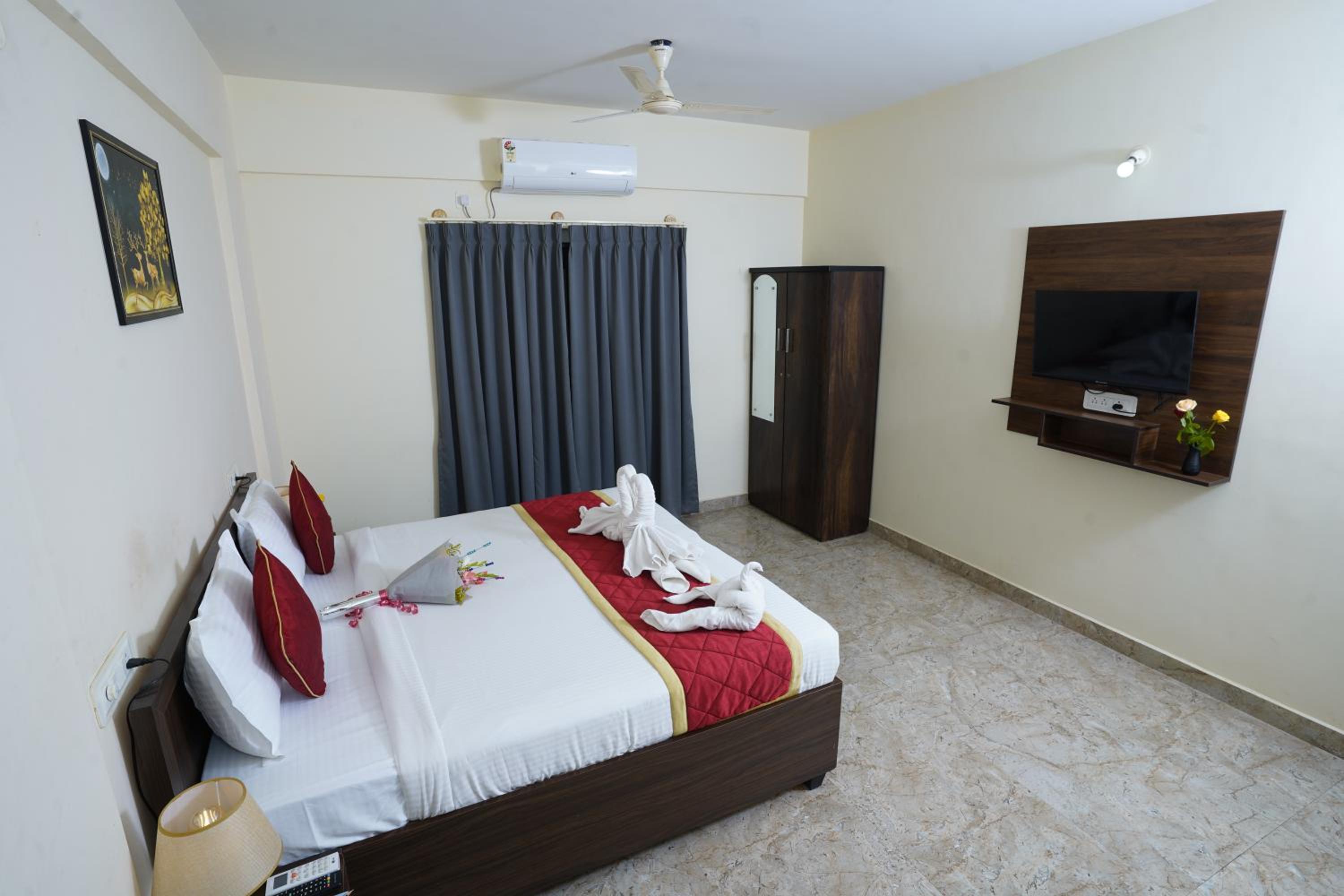 Deluxe Room - Photo 16