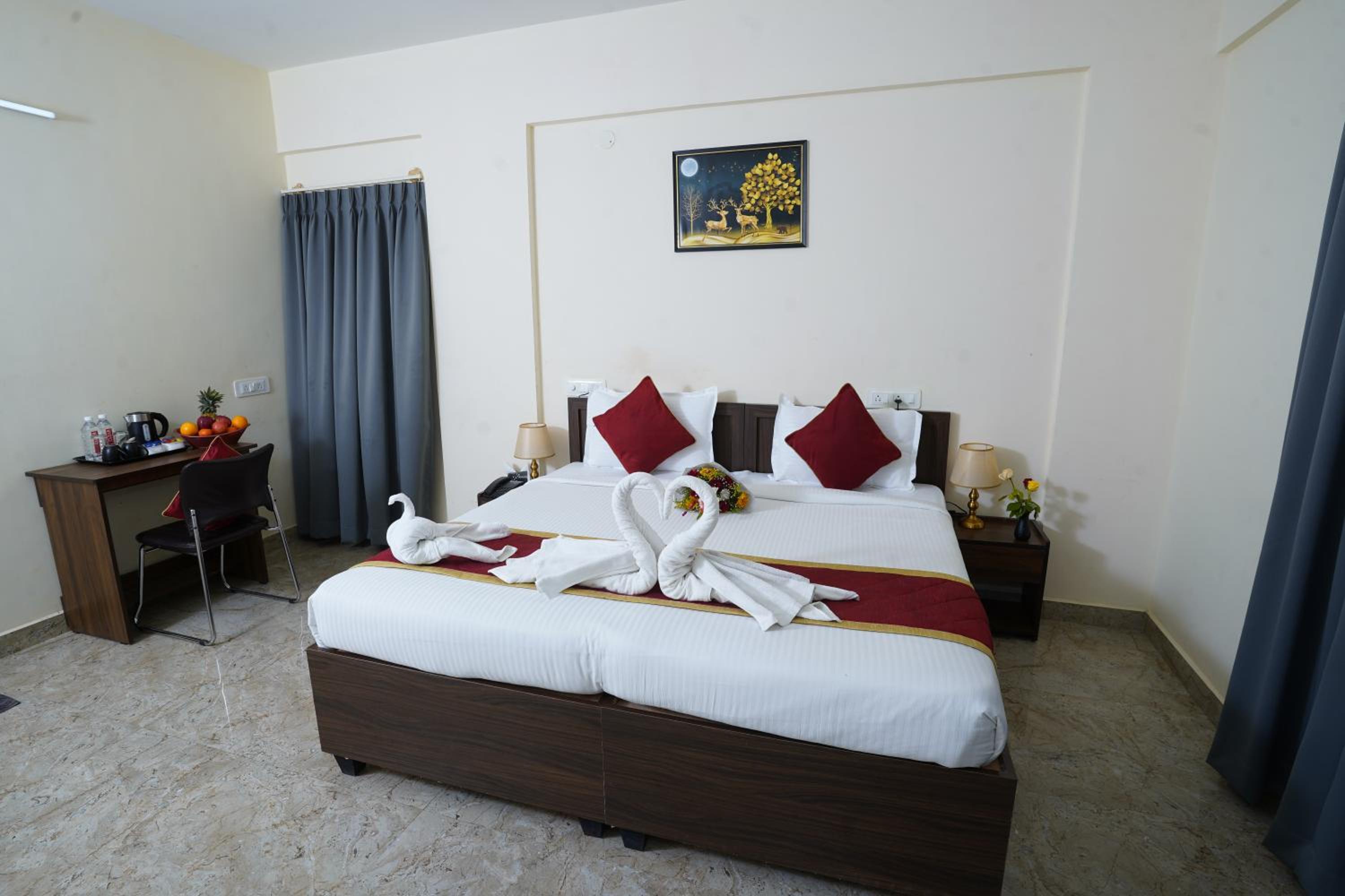 Deluxe Room - Photo 12