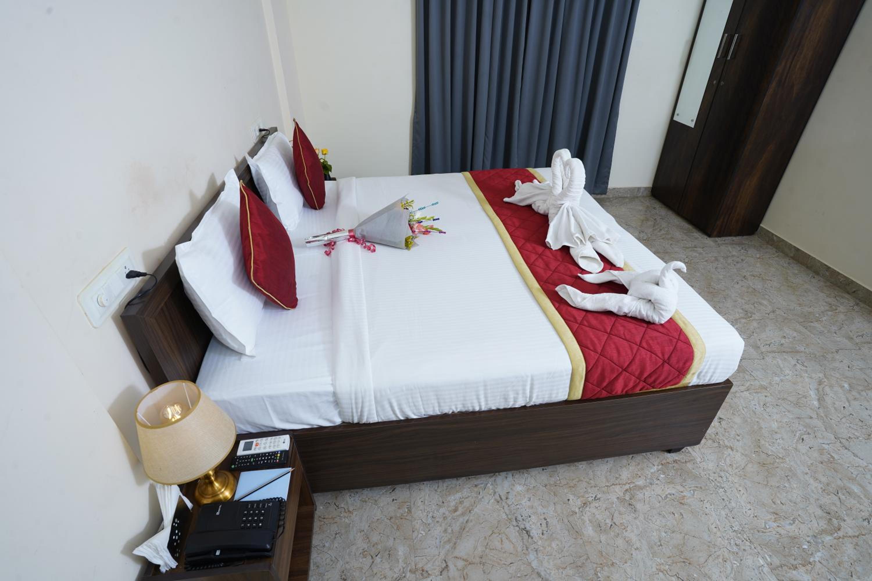 Deluxe Room - Photo 9