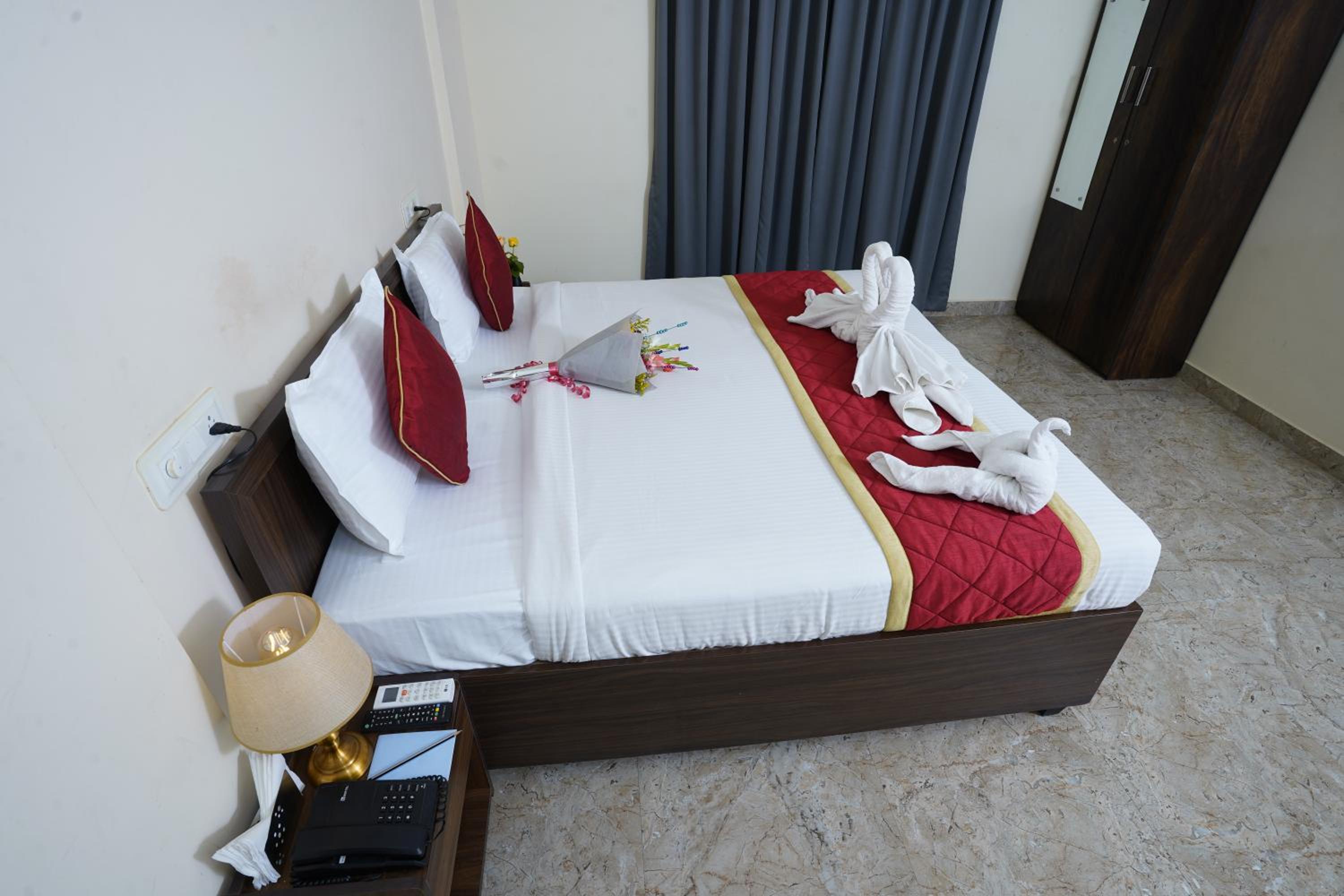 Deluxe Room - Photo 11
