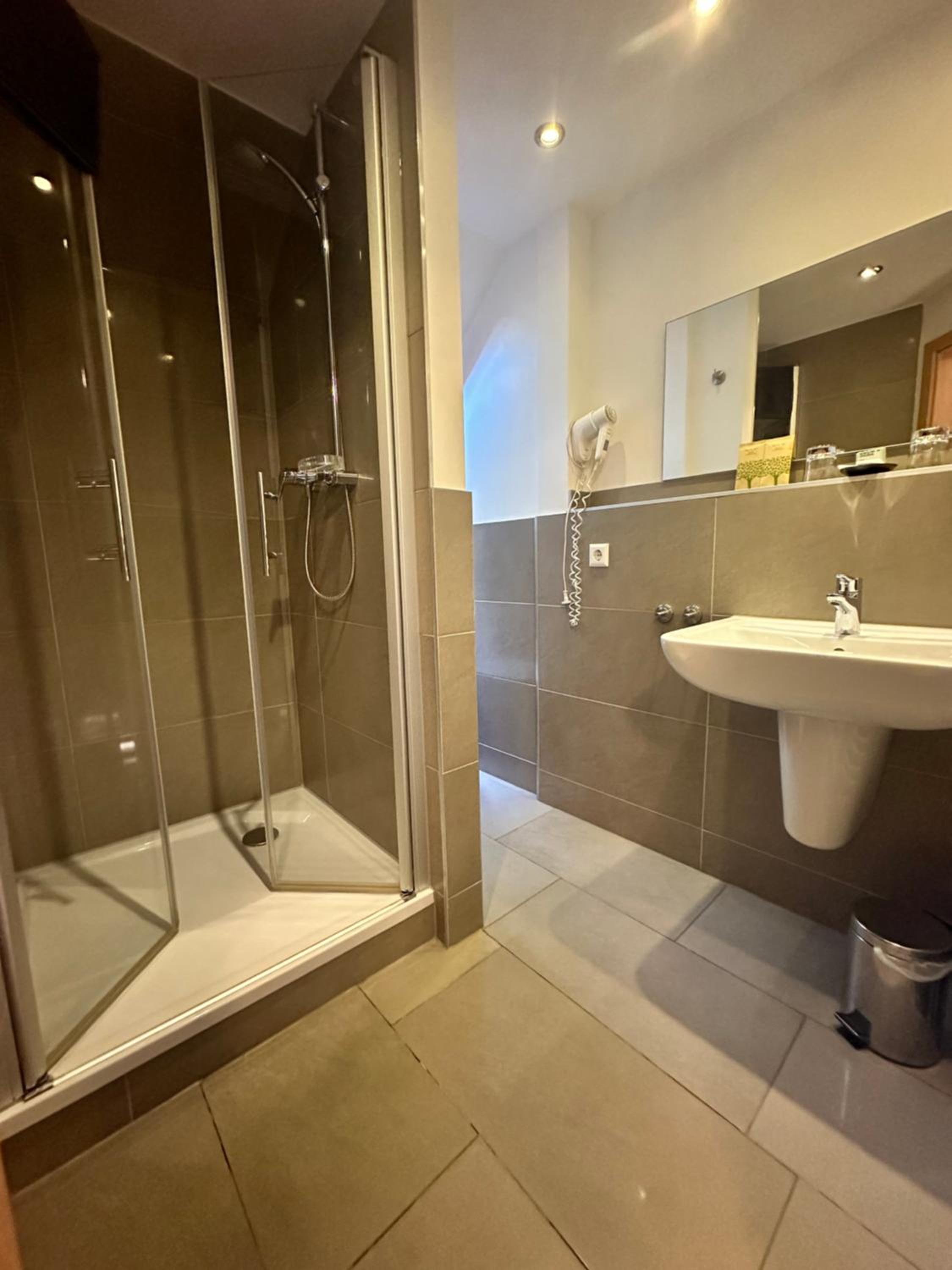Double Room - Photo 9