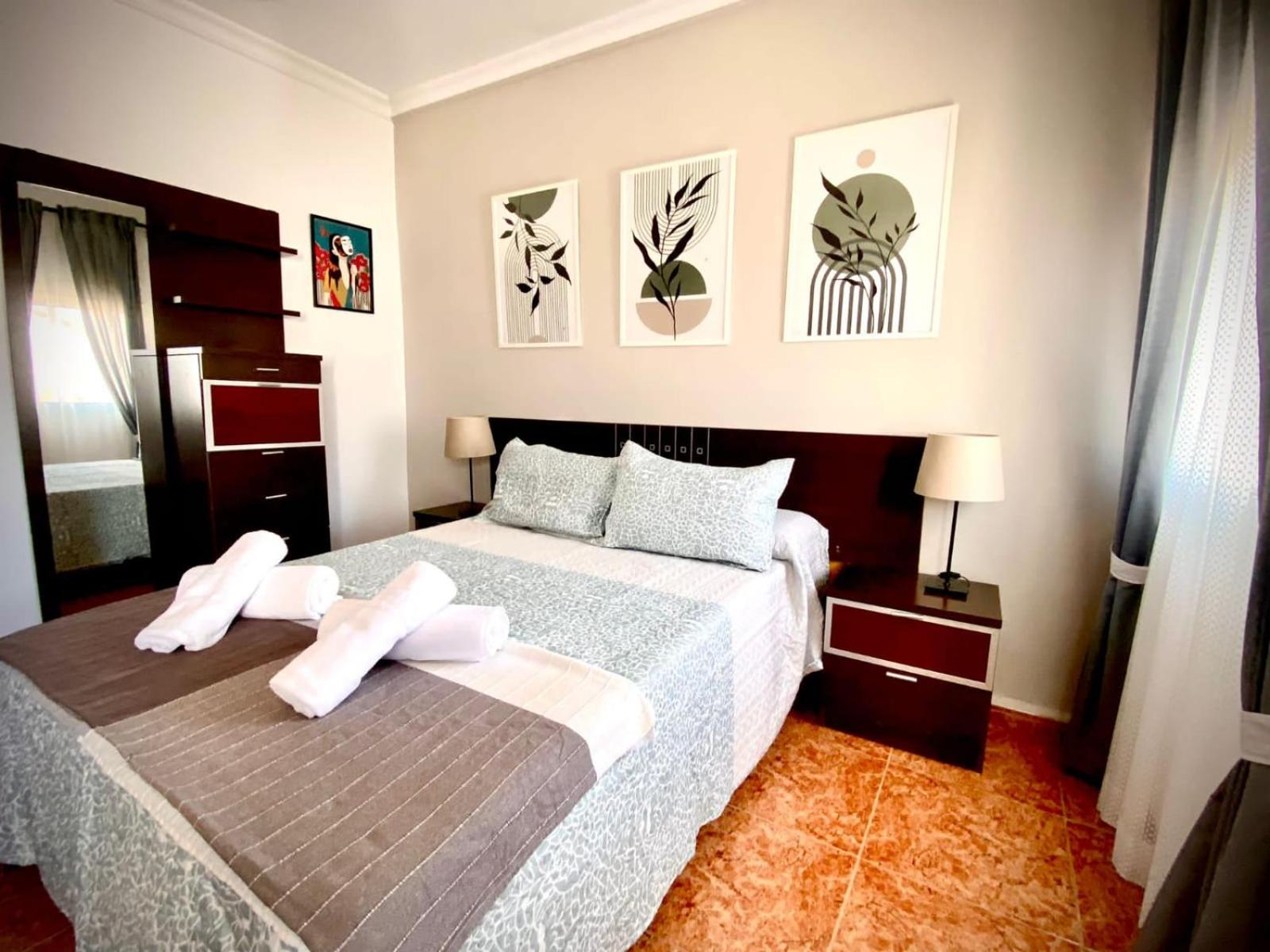 Apartamento de tres habitaciones con balcón
