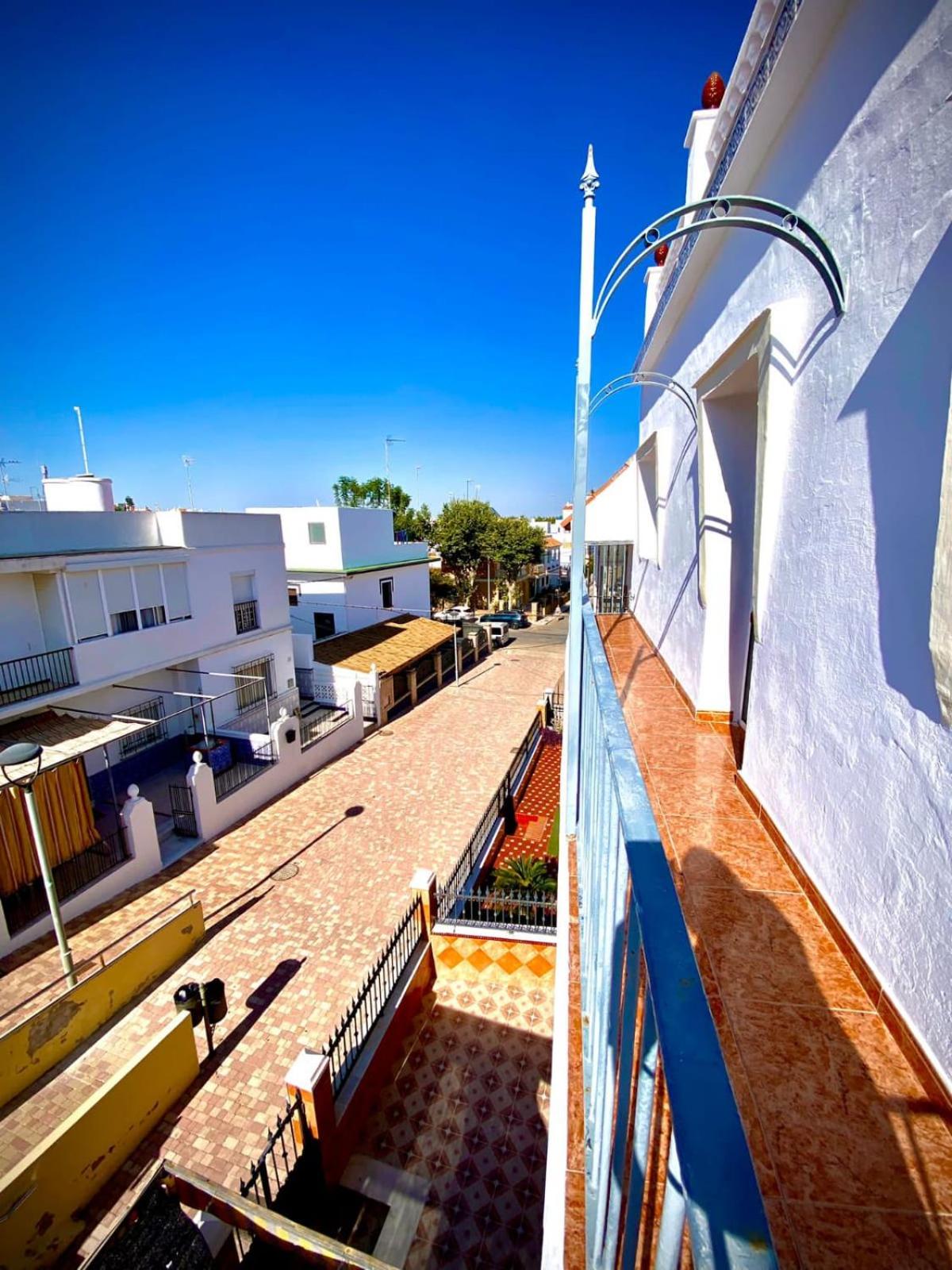 Three-Bedroom Apartment with Balcony photo 2