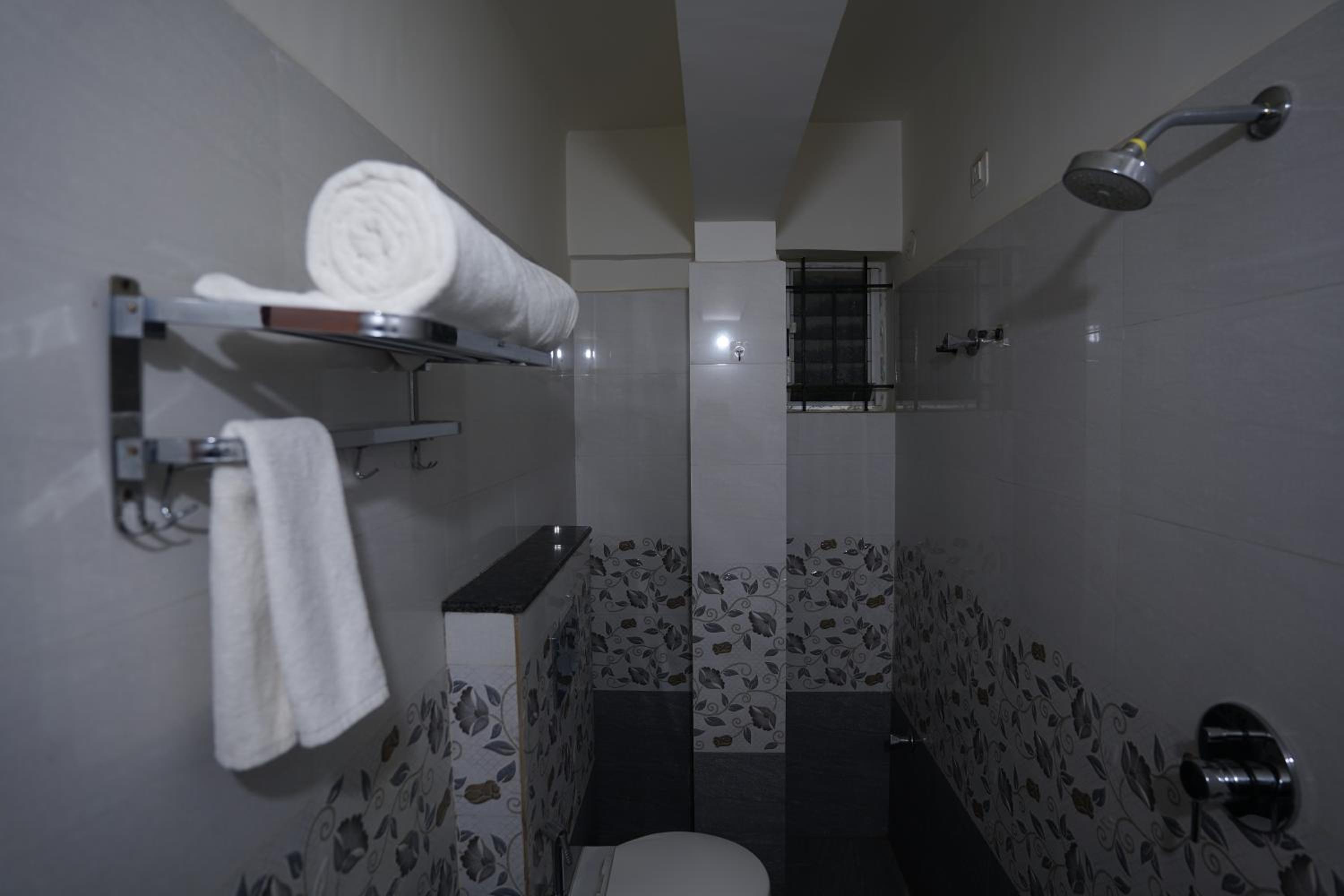 Deluxe Room - Photo 5