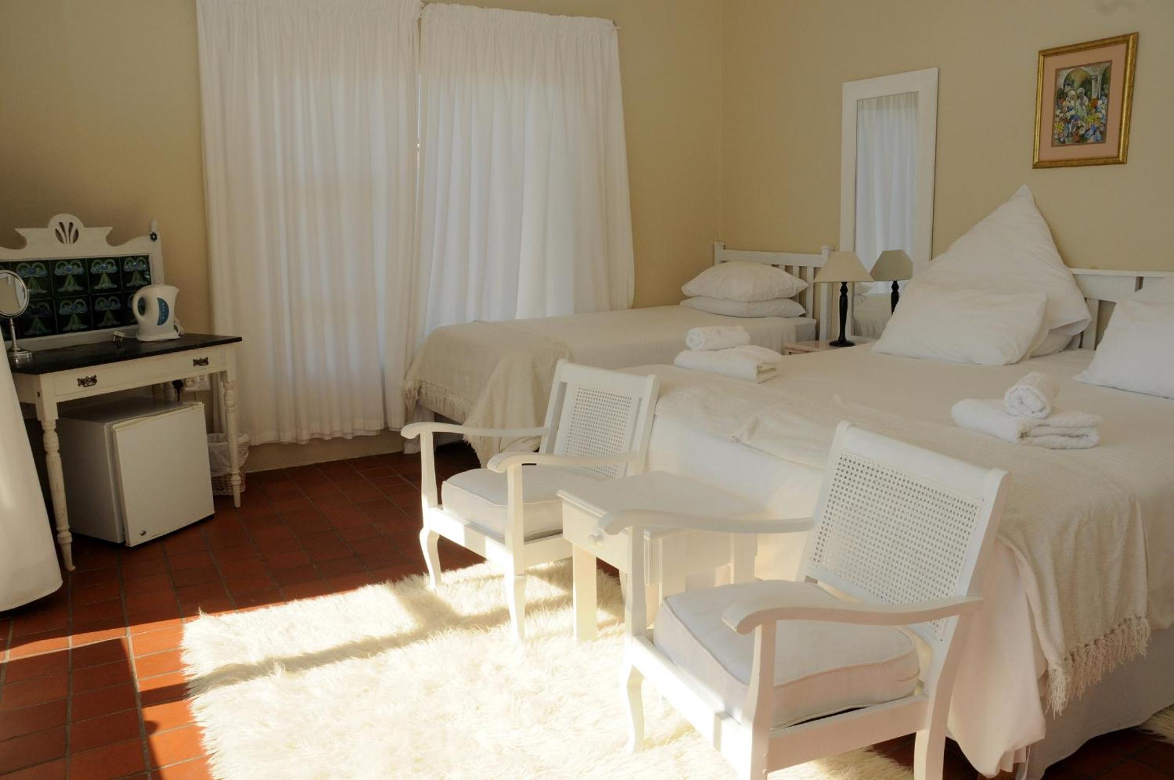 Family Room with Balcony and Sea View - Photo 3