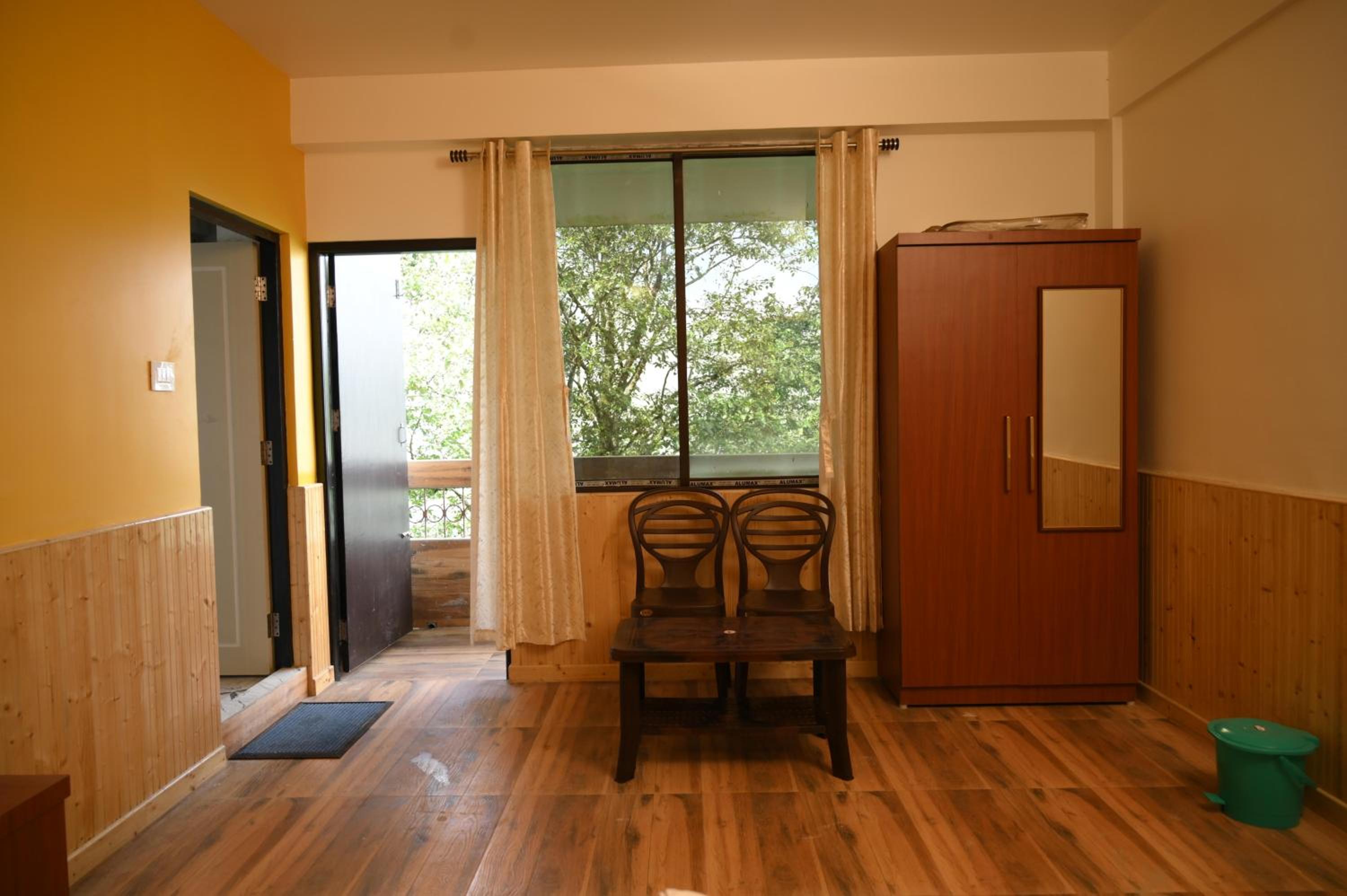 Double or Twin Room with Mountain View