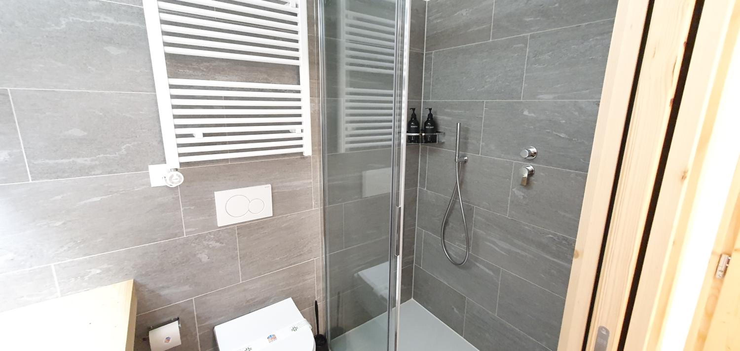 Standard Double Room - Photo 12