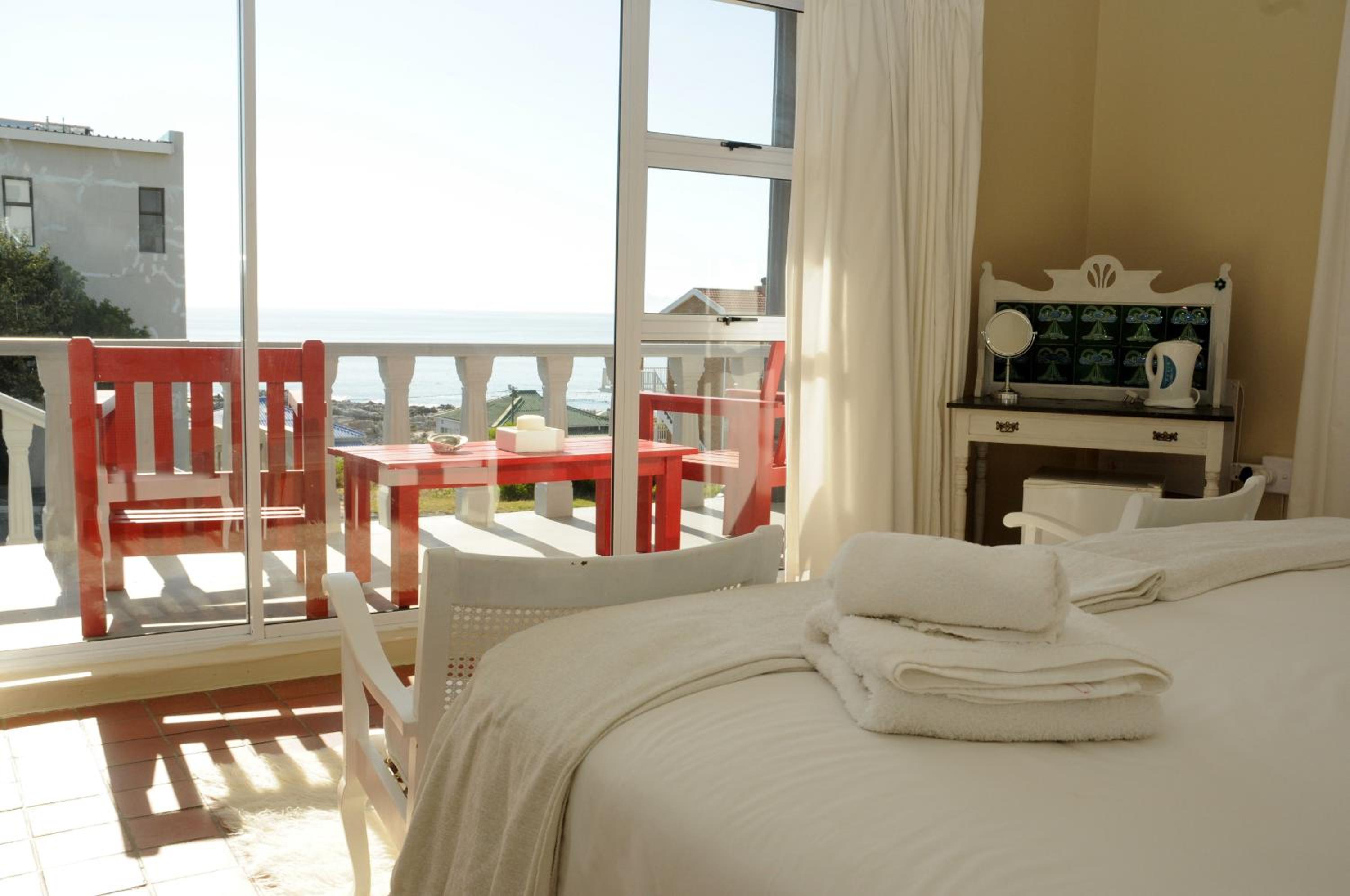 Family Room with Balcony and Sea View - Photo 1