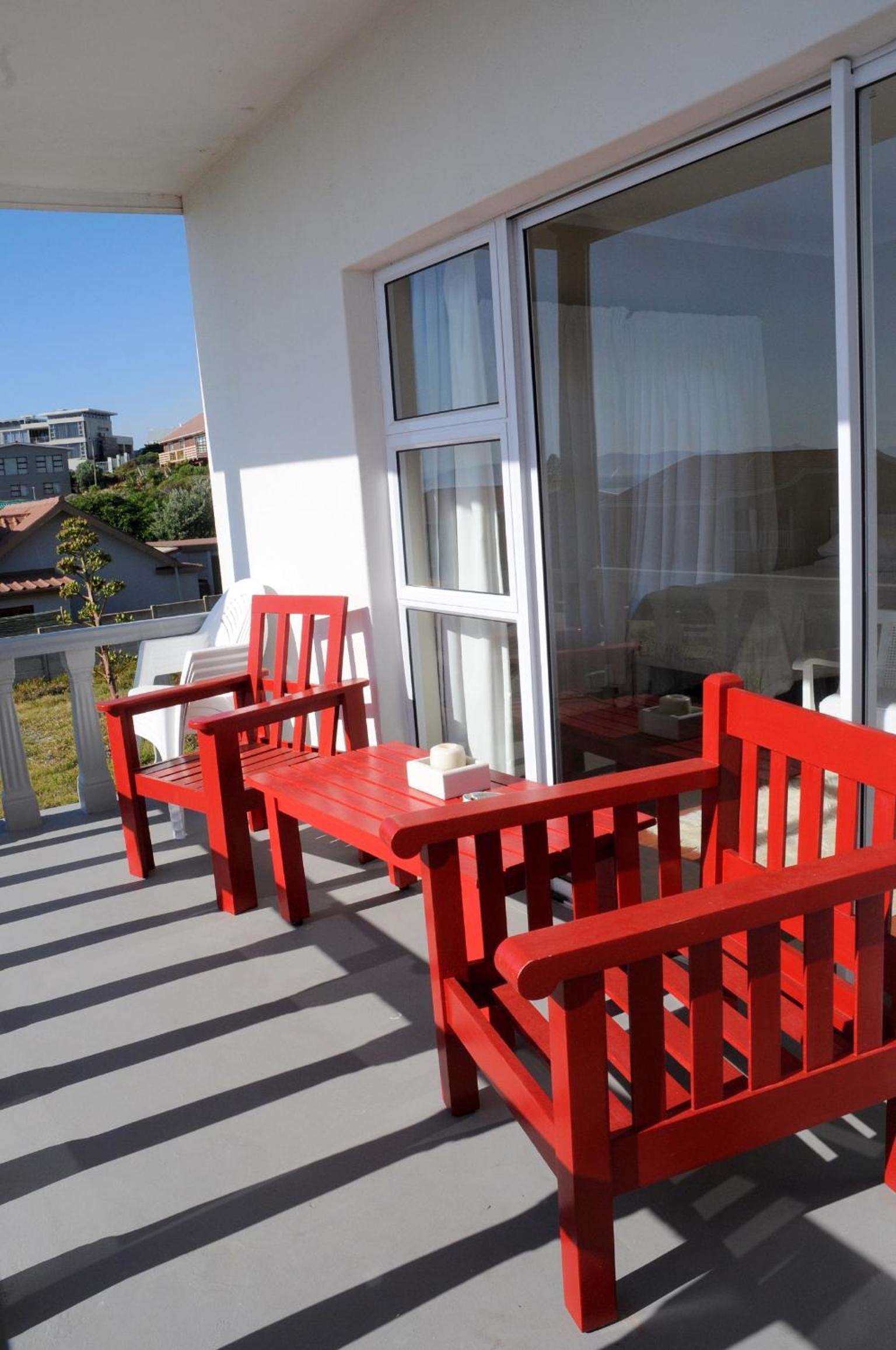 Family Room with Balcony and Sea View - Photo 4
