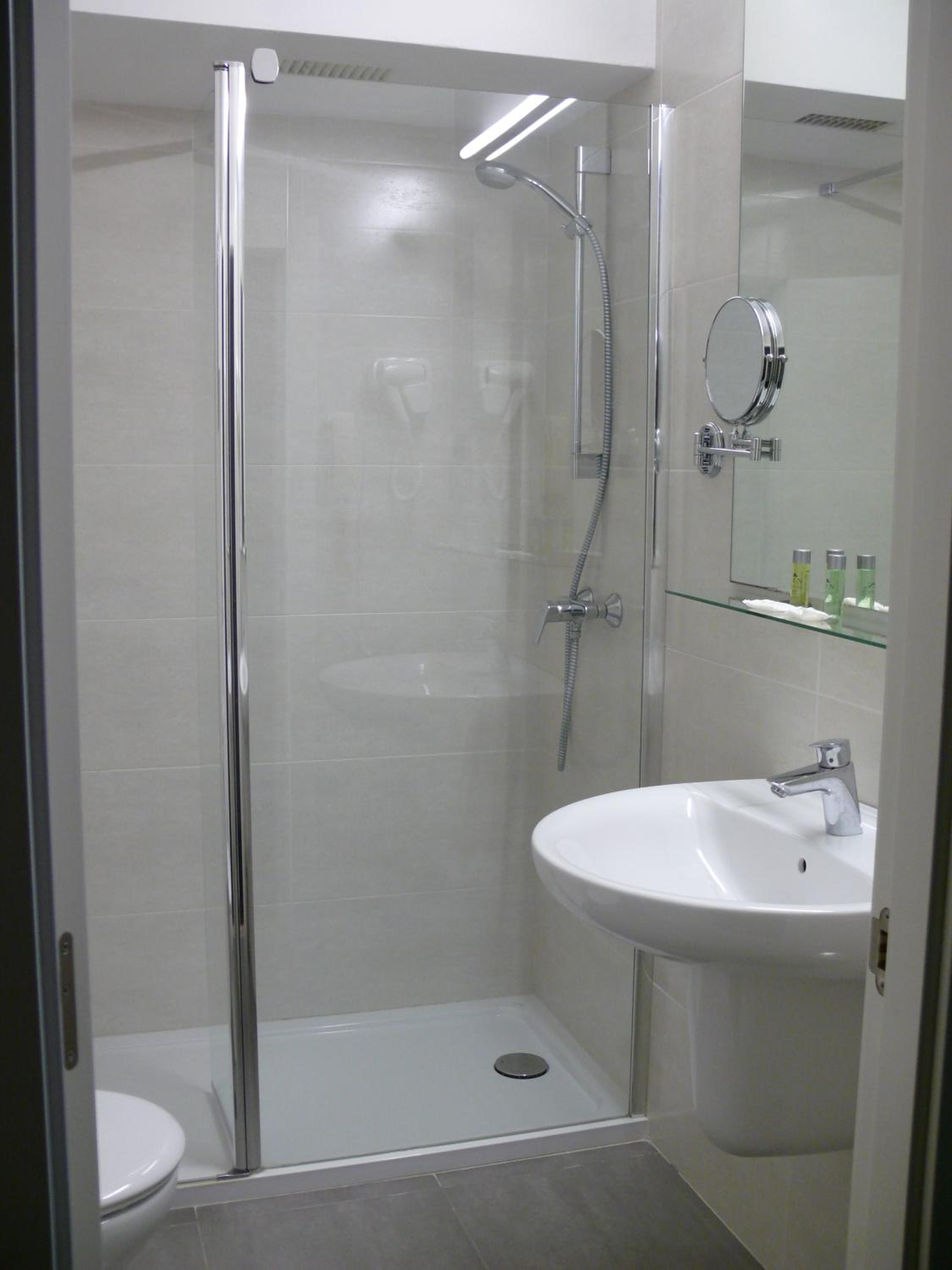 Twin Room - Photo 3