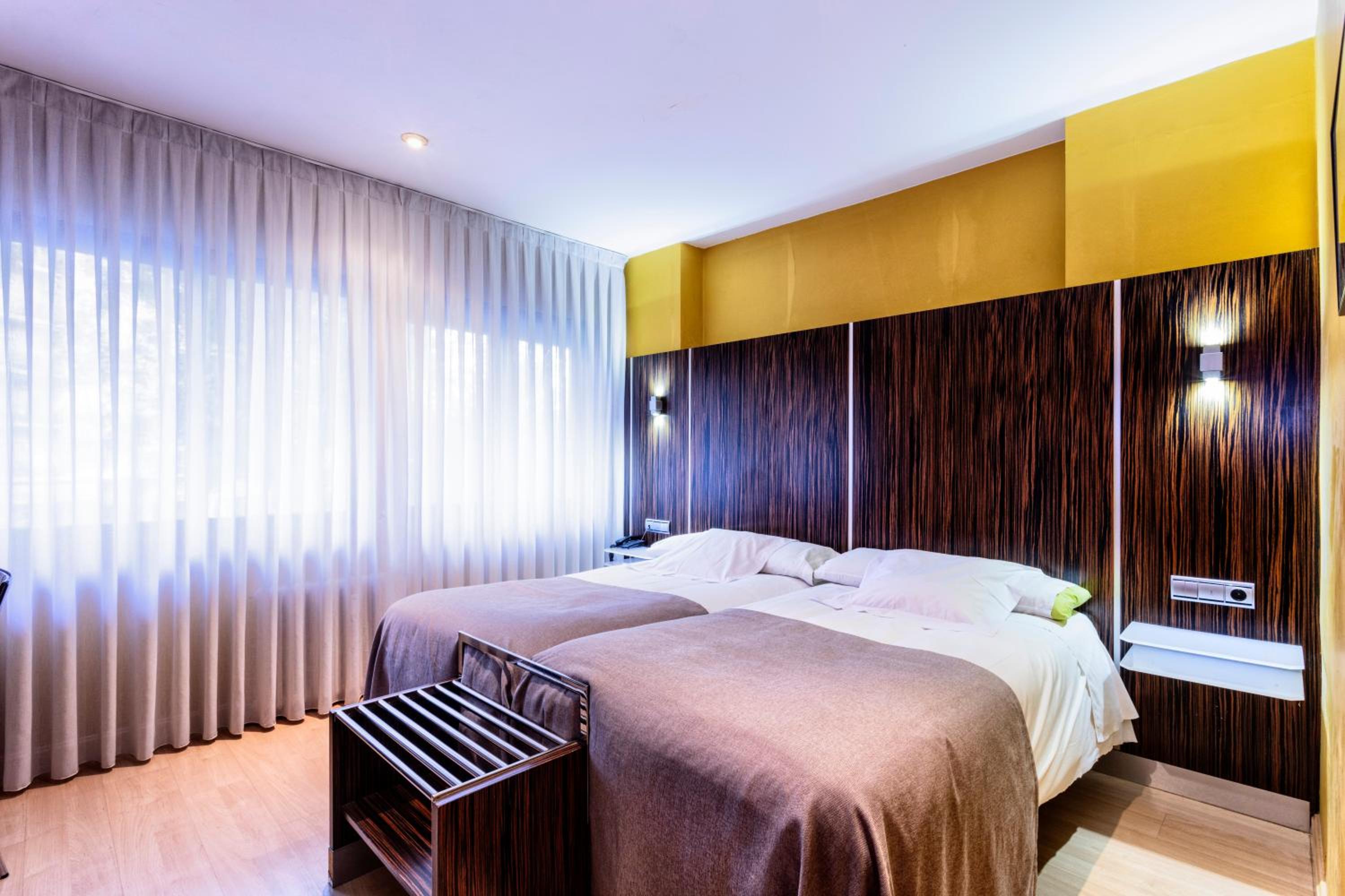 Twin Room - Photo 1