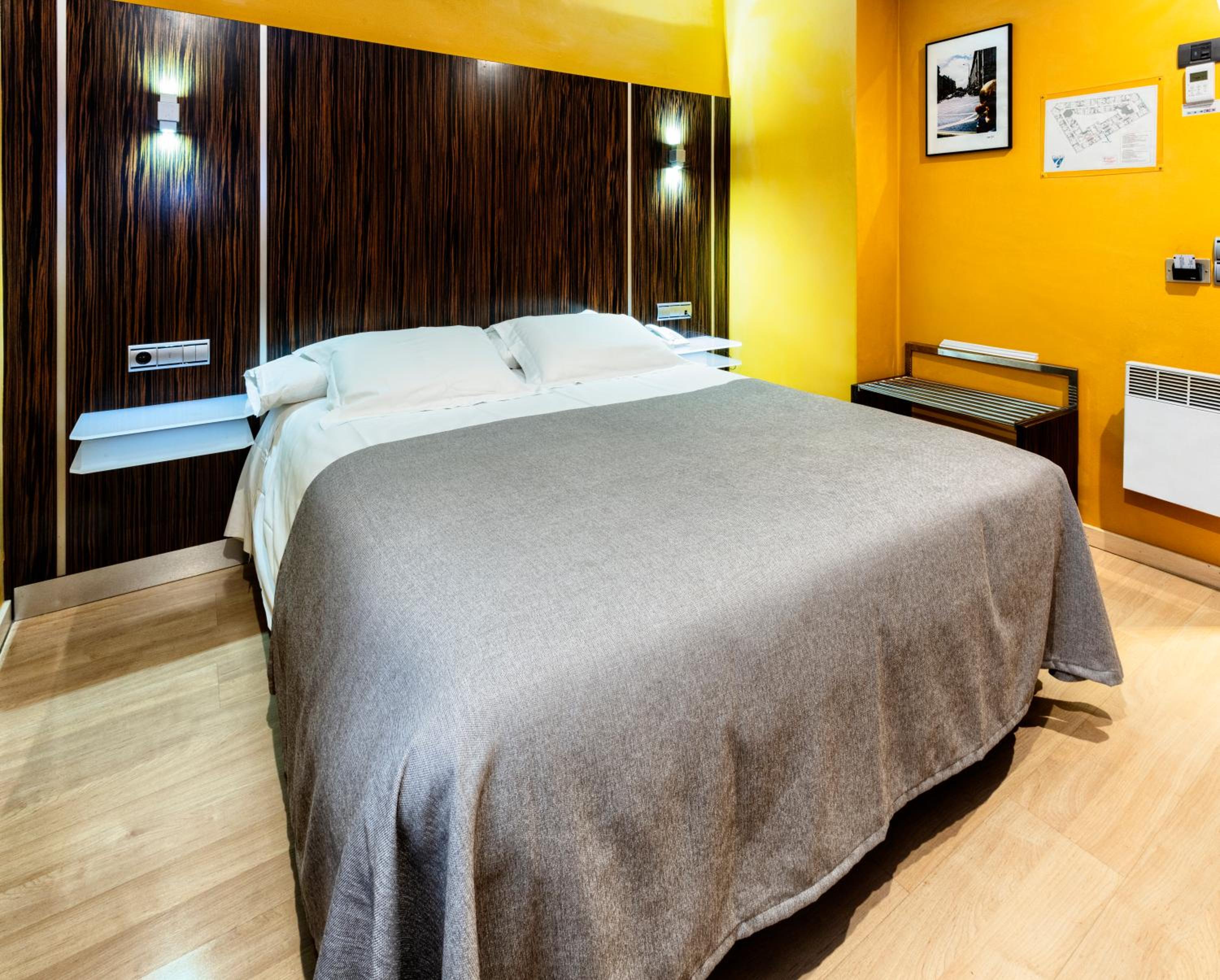 Double Room - Photo 10
