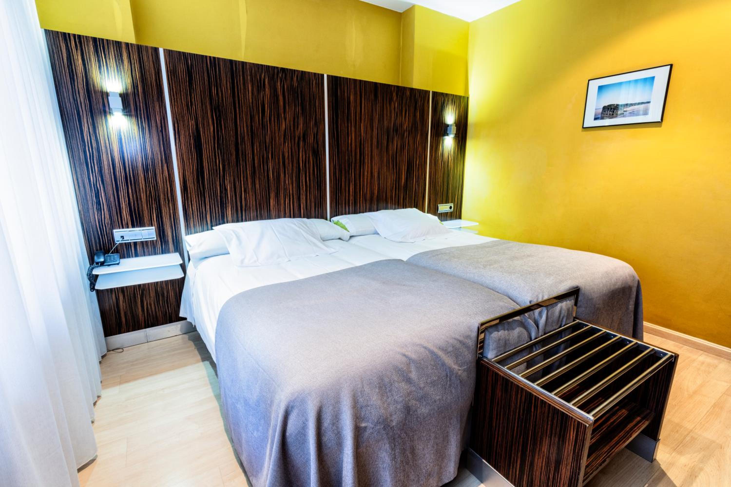 Twin Room - Photo 4