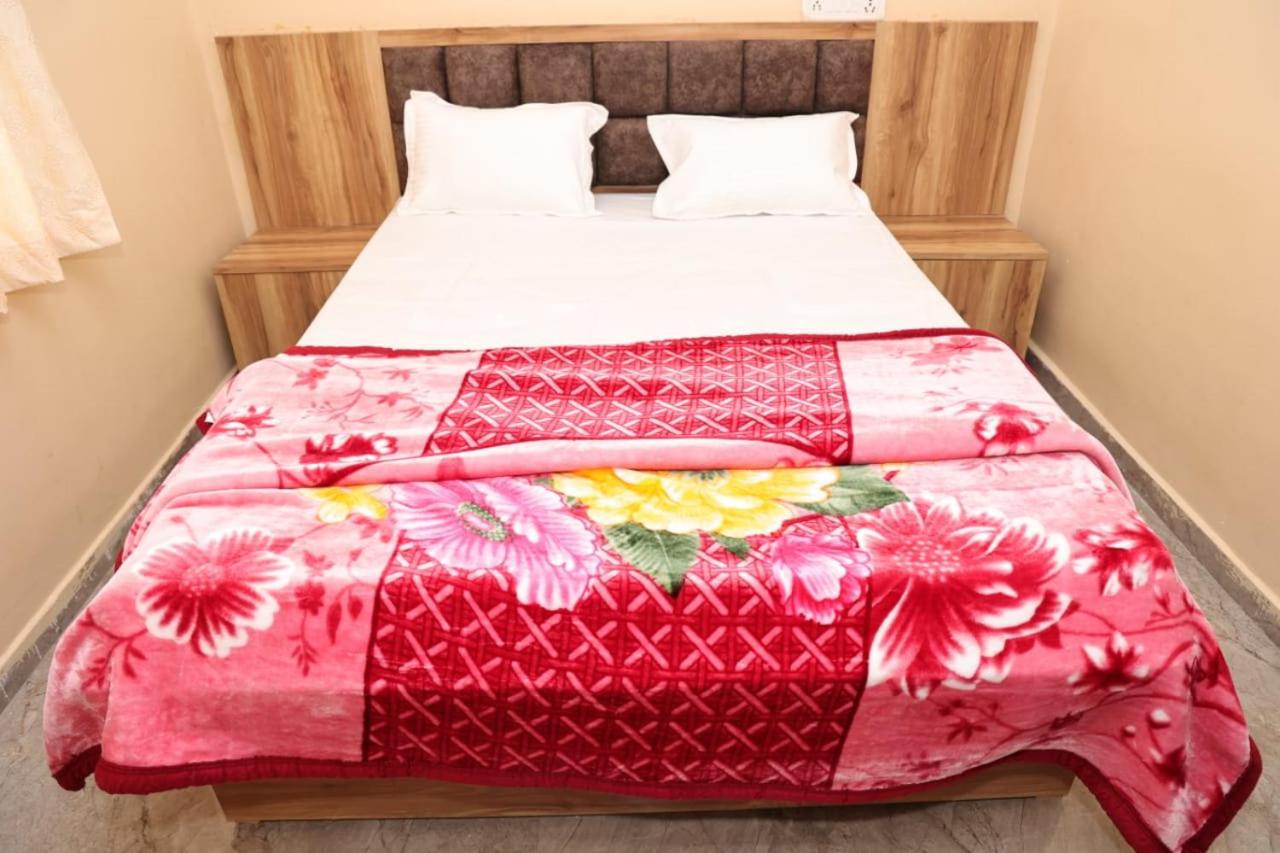 Double Room with Shared Bathroom photo 1