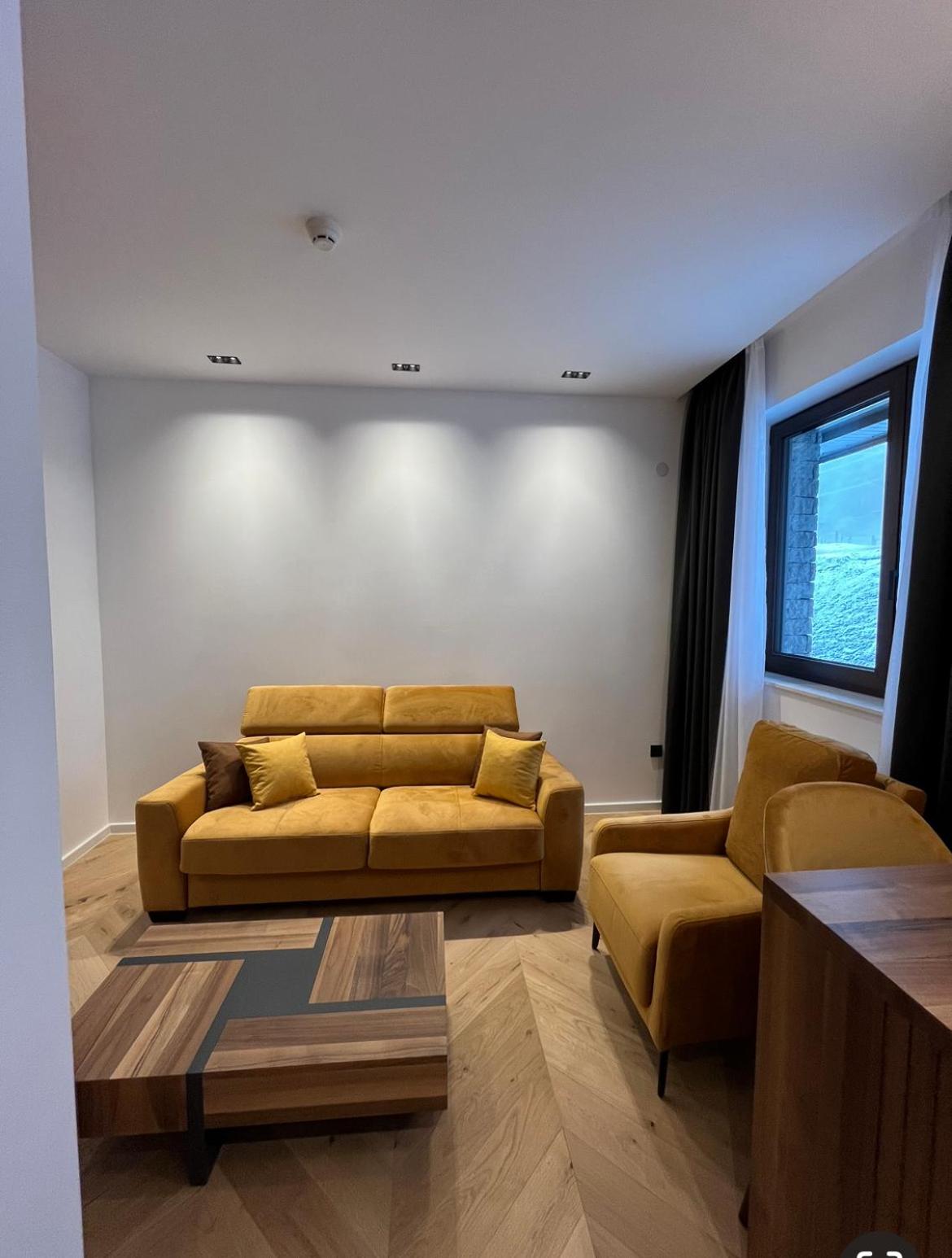 Deluxe Studio