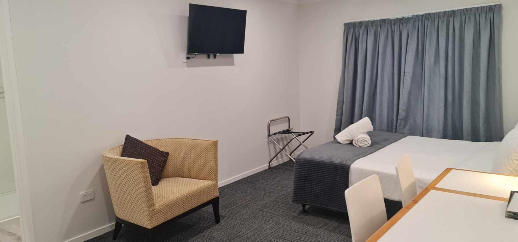 Garden King Suite photo 2