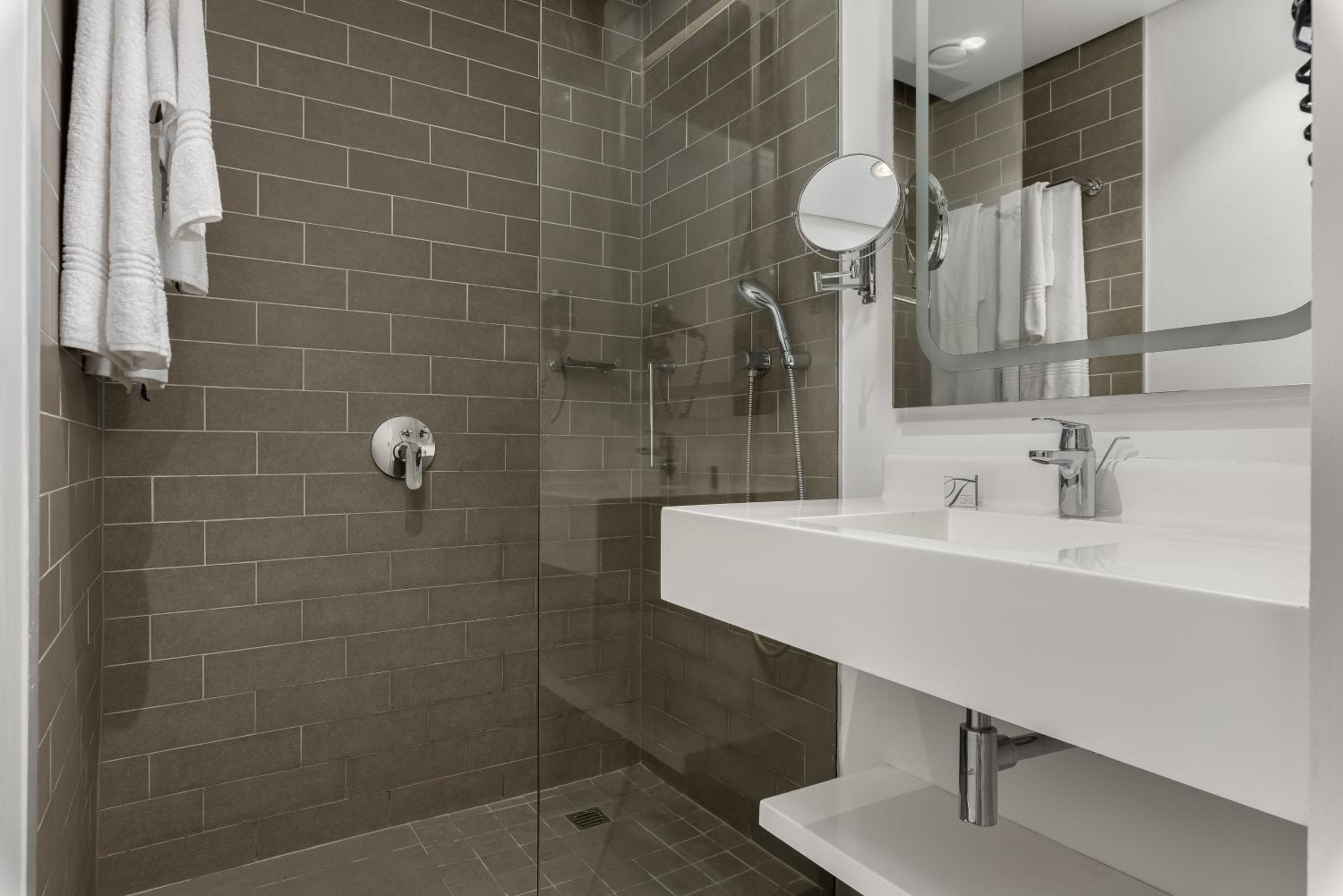 Standard Double Room - Photo 9